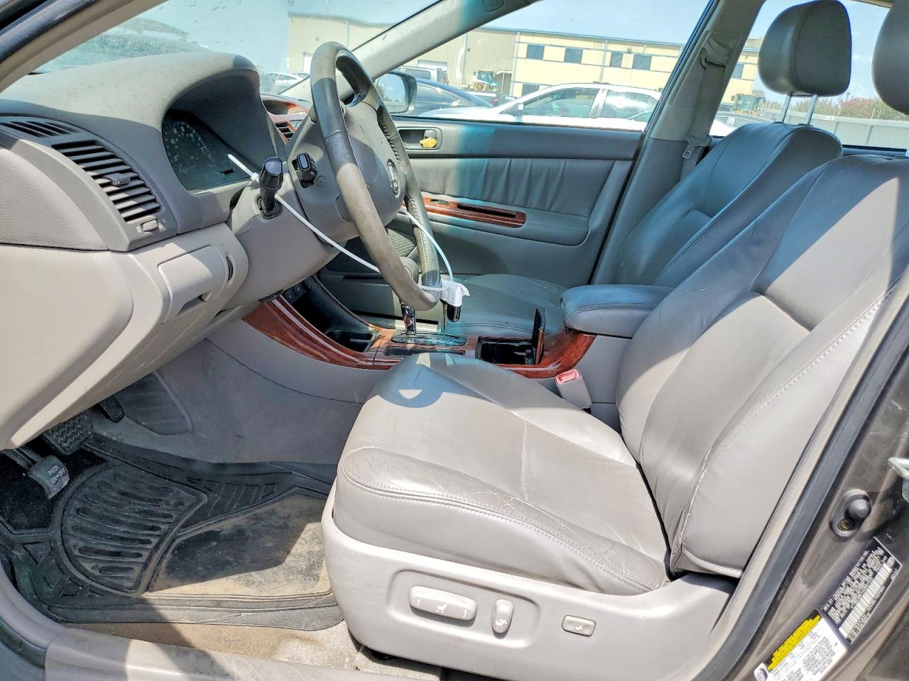 2004 Toyota Camry Xle Tan vin: 4T1BE30K14U897532