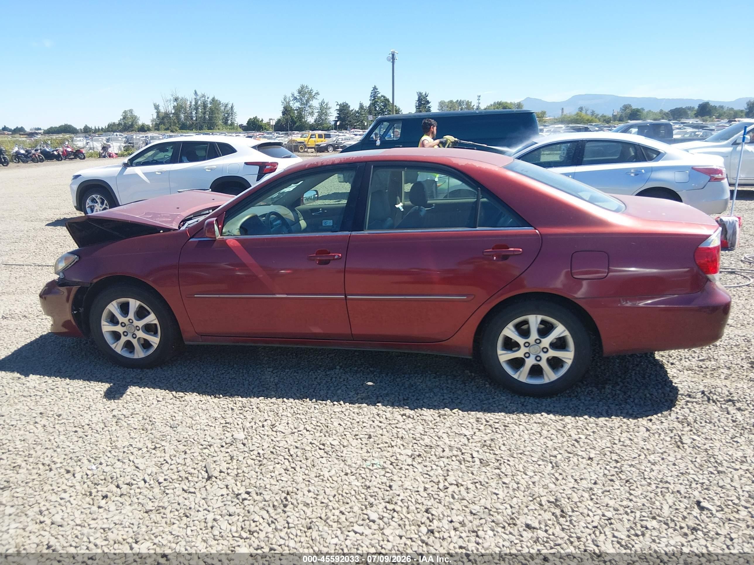 2005 Toyota Camry Xle Красный vin: 4T1BE30K15U051824
