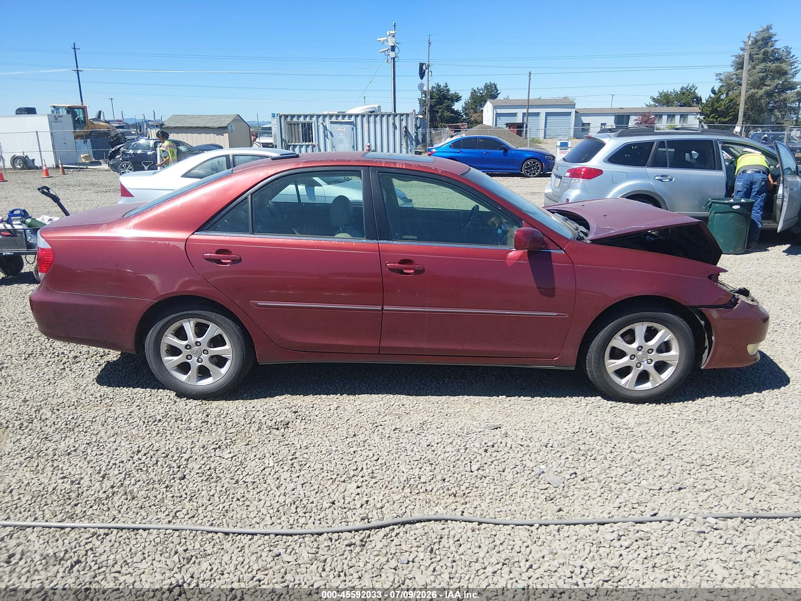 2005 Toyota Camry Xle Красный vin: 4T1BE30K15U051824