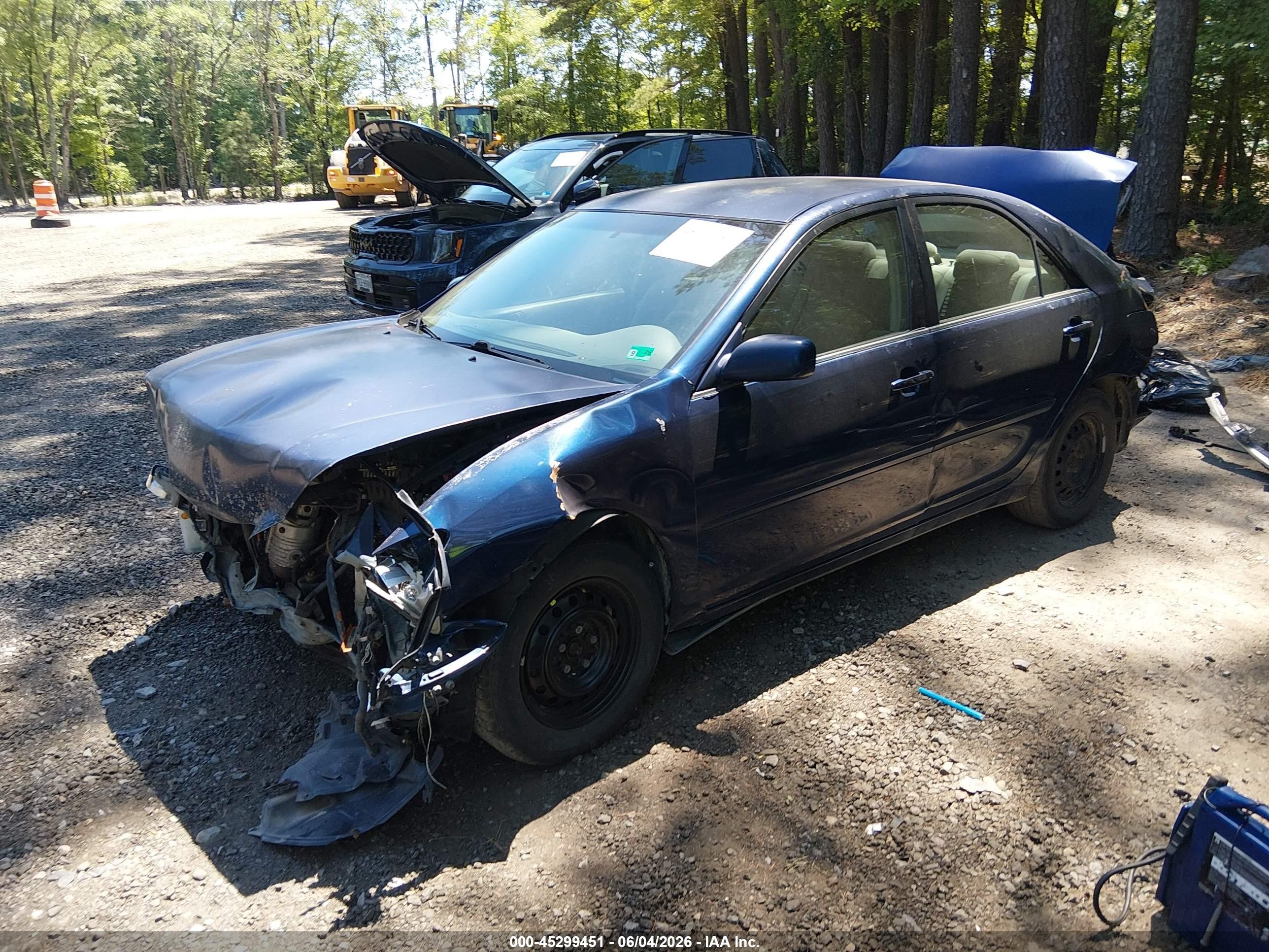 2005 Toyota Camry Le Blue vin: 4T1BE30K15U102612
