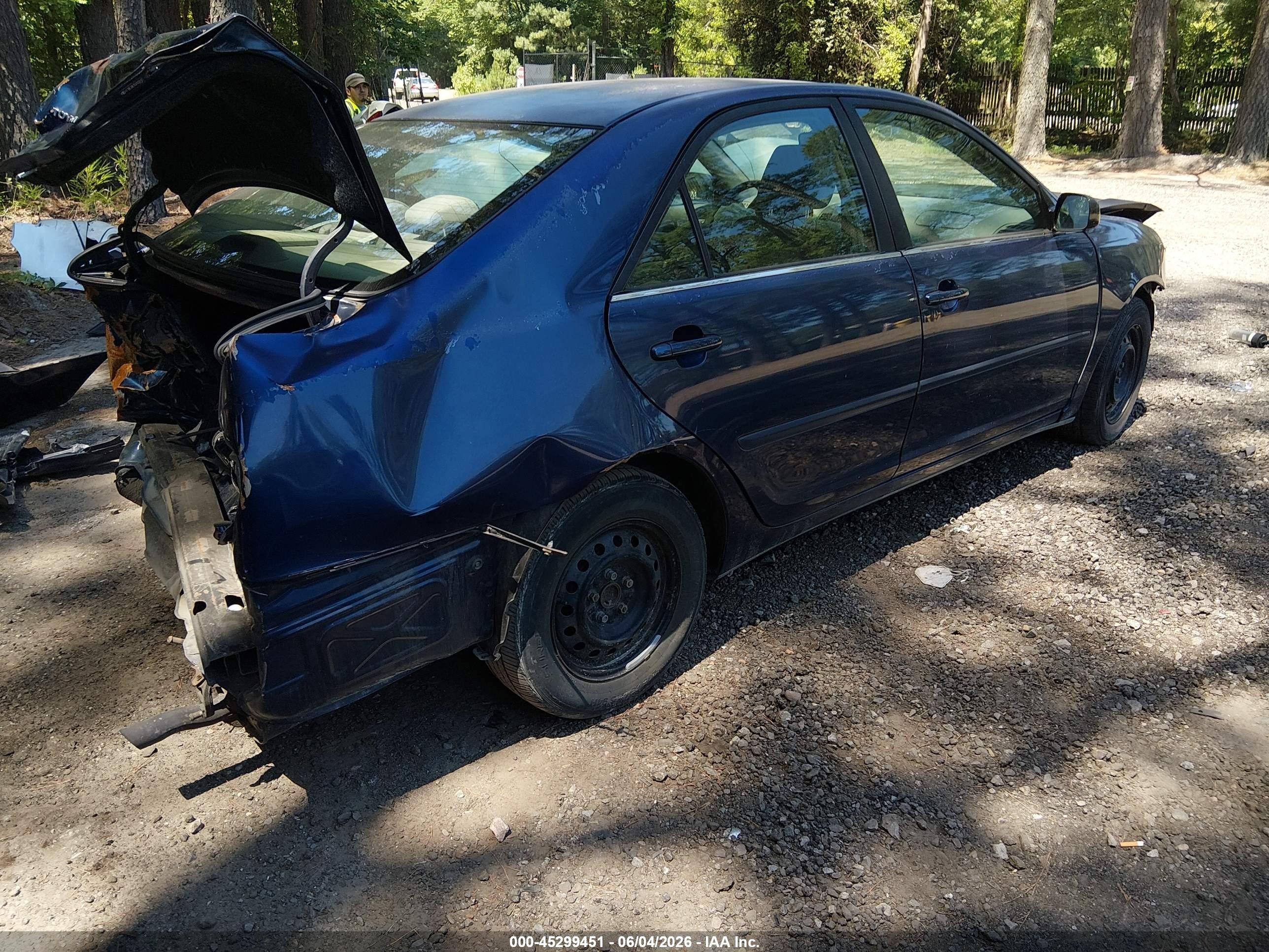 2005 Toyota Camry Le Blue vin: 4T1BE30K15U102612