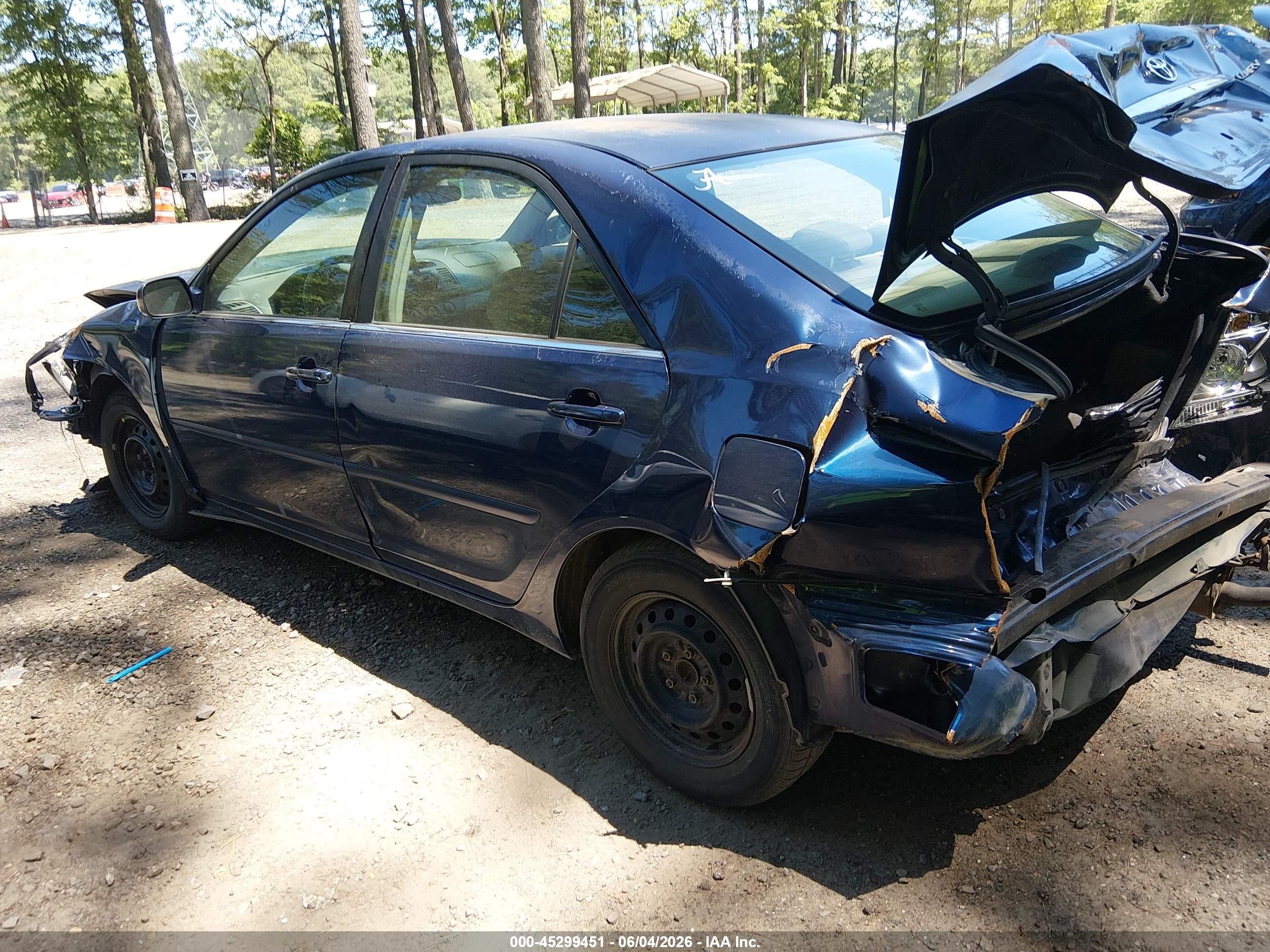 2005 Toyota Camry Le Blue vin: 4T1BE30K15U102612