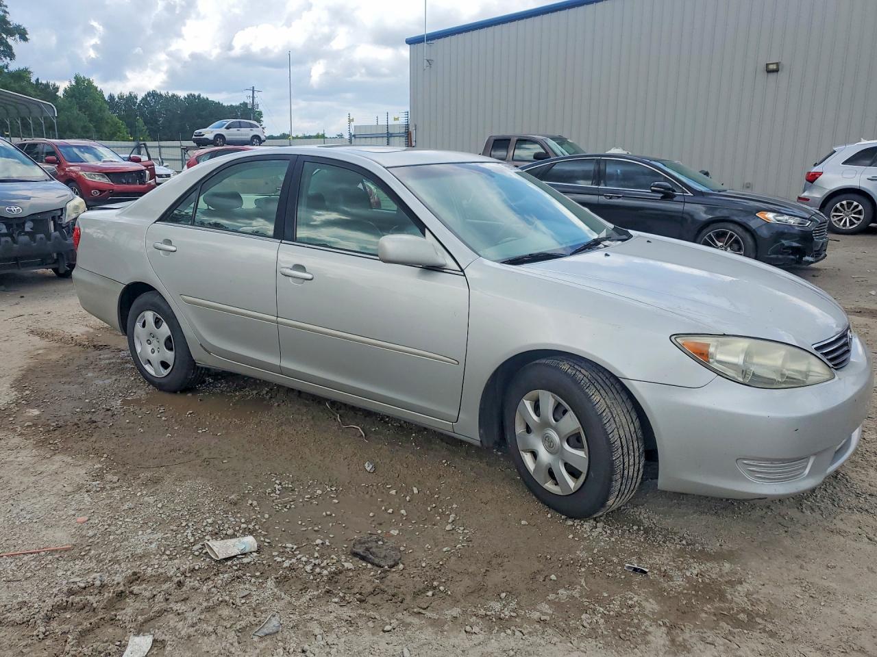 2005 Toyota Camry Le Silver vin: 4T1BE30K15U513198