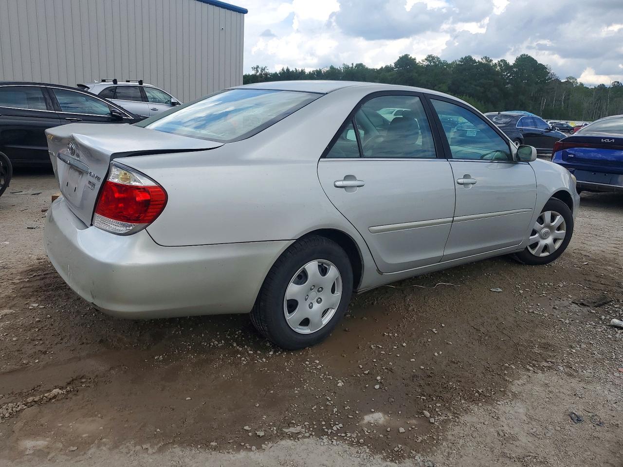 2005 Toyota Camry Le Silver vin: 4T1BE30K15U513198