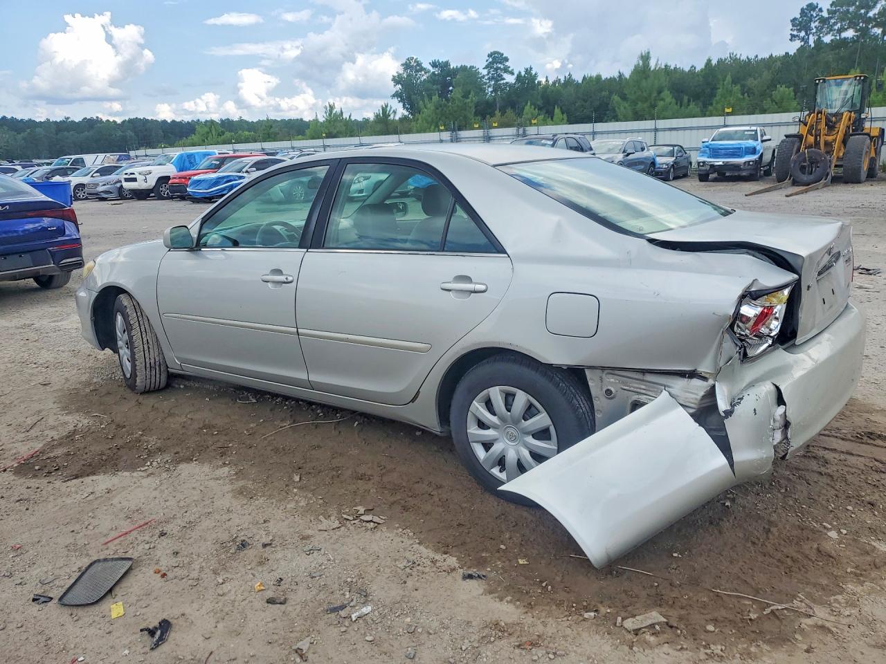 2005 Toyota Camry Le Silver vin: 4T1BE30K15U513198