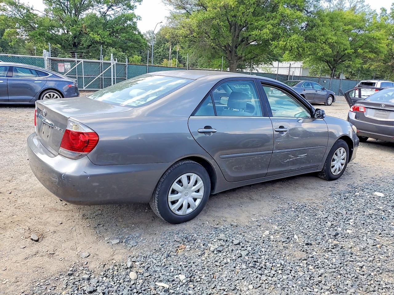 2005 Toyota Camry Le Gray vin: 4T1BE30K15U515937