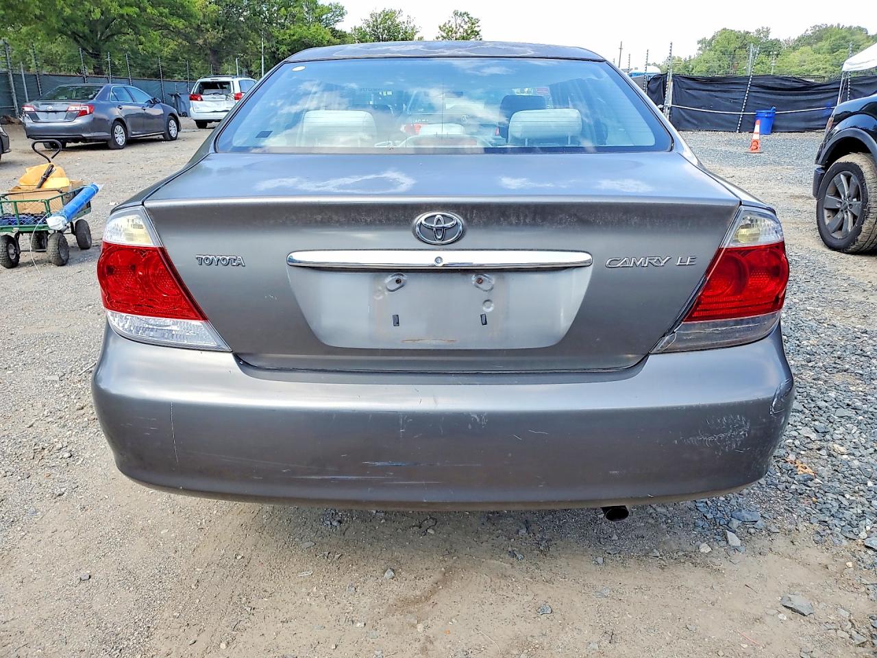 2005 Toyota Camry Le Gray vin: 4T1BE30K15U515937