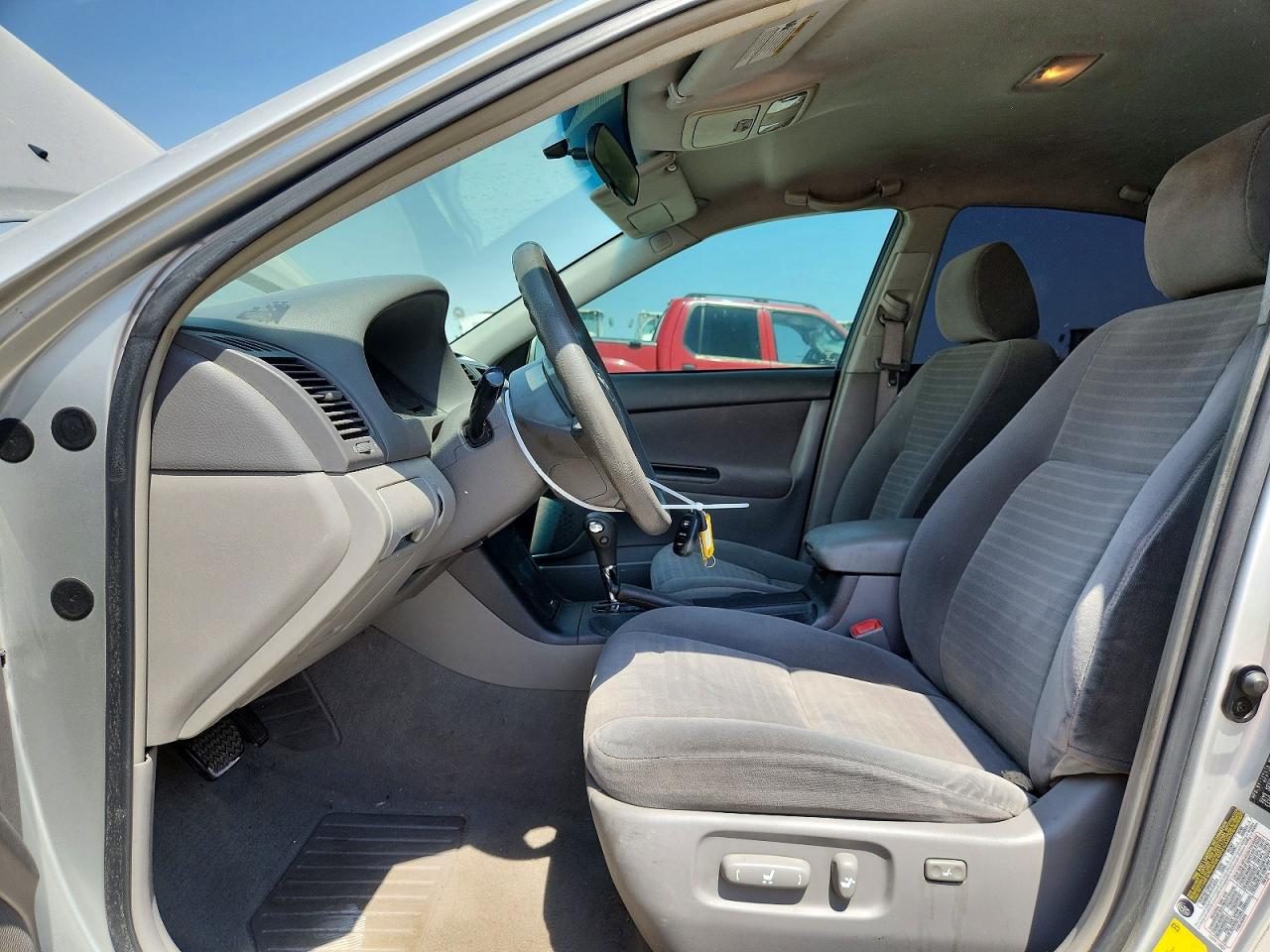 2005 Toyota Camry Le Серебряный vin: 4T1BE30K15U563924