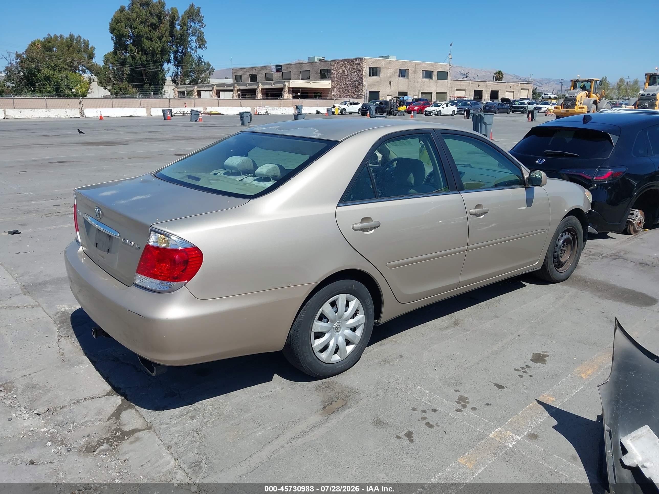 2005 Toyota Camry Le Champagne vin: 4T1BE30K15U608408