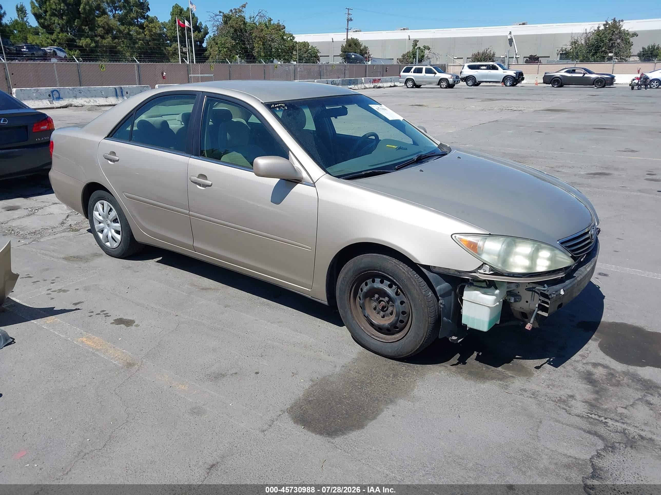 2005 Toyota Camry Le Champagne vin: 4T1BE30K15U608408