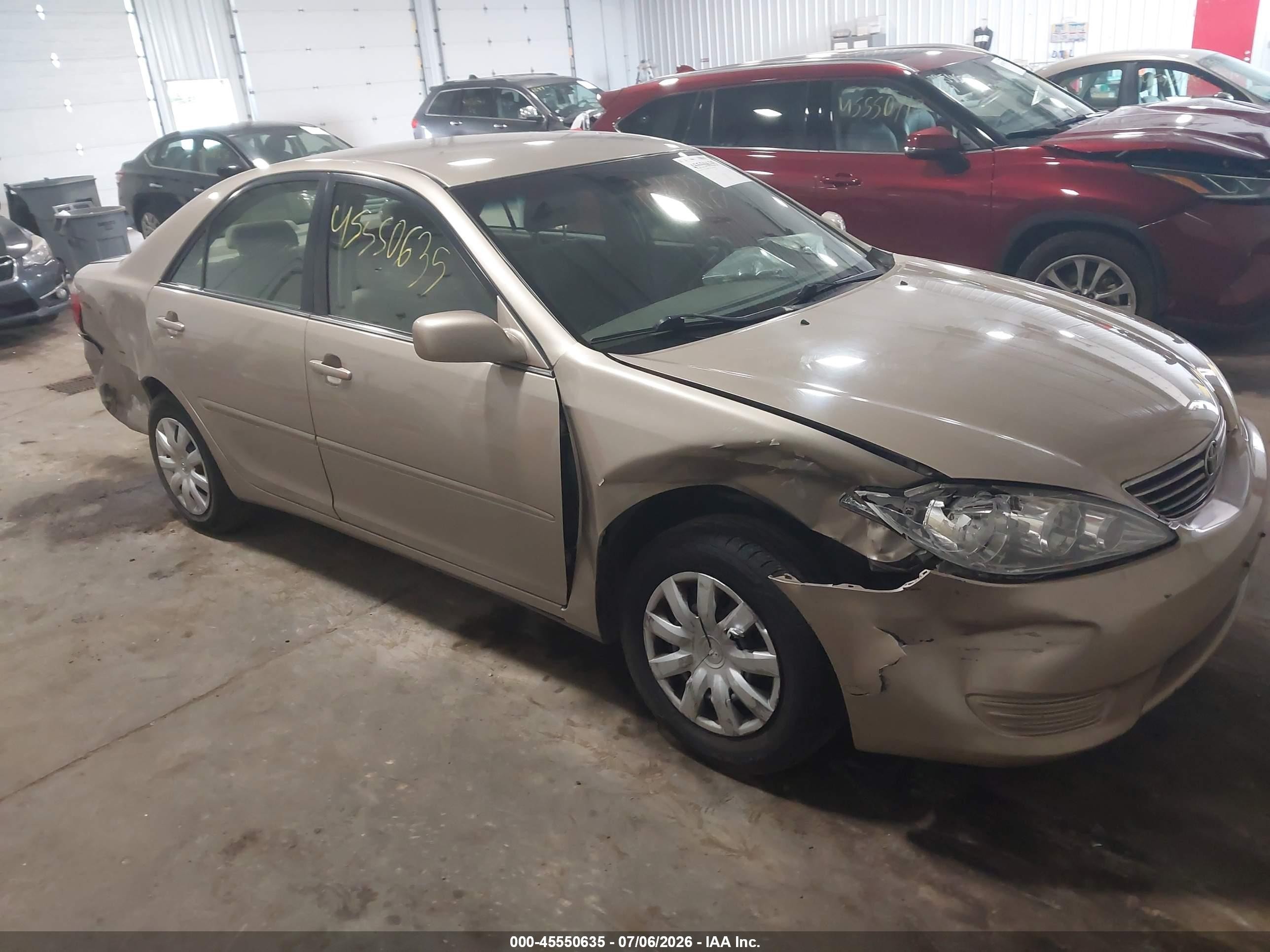 2005 Toyota Camry Le Gold vin: 4T1BE30K15U627377