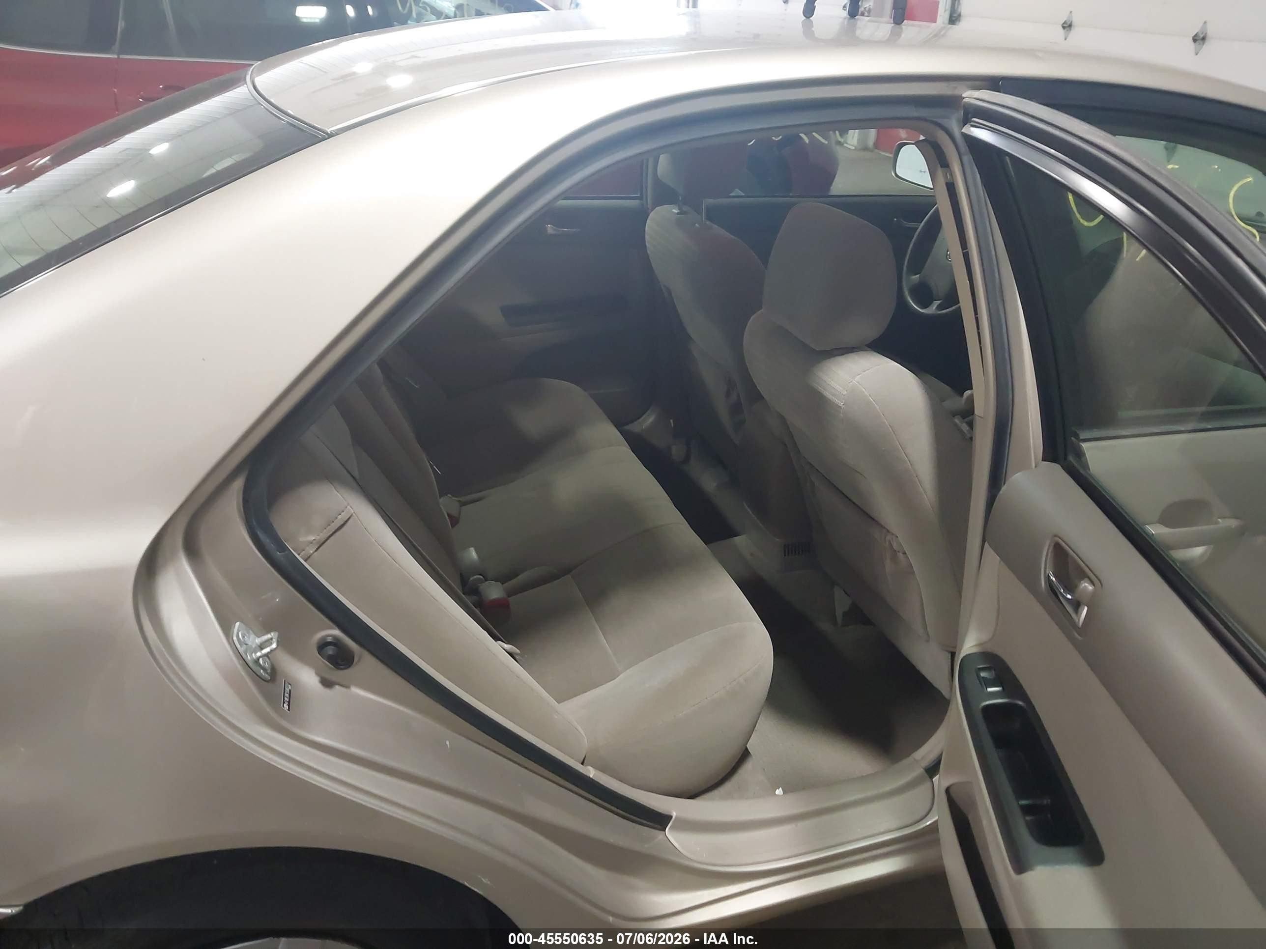 2005 Toyota Camry Le Gold vin: 4T1BE30K15U627377