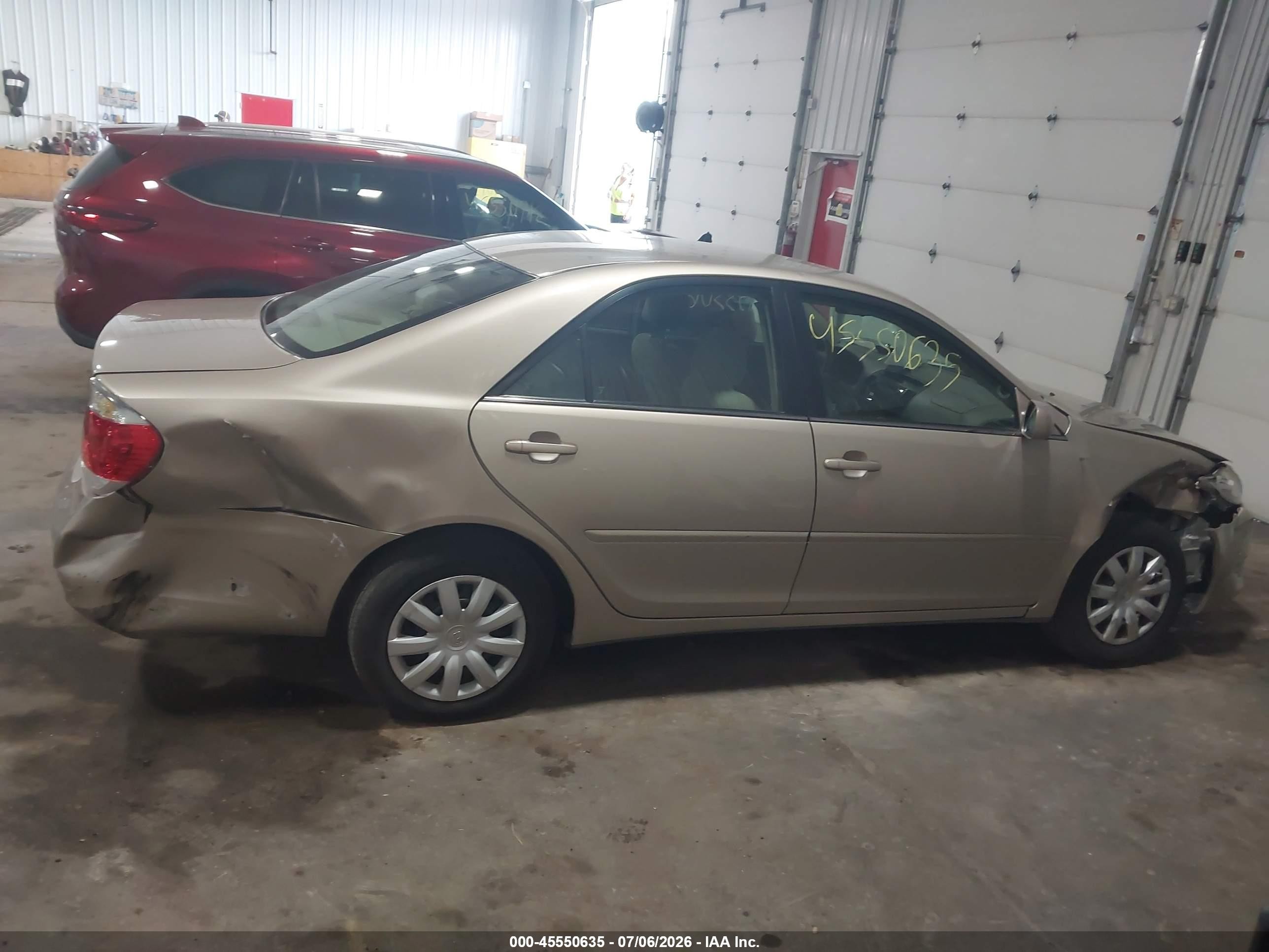 2005 Toyota Camry Le Gold vin: 4T1BE30K15U627377