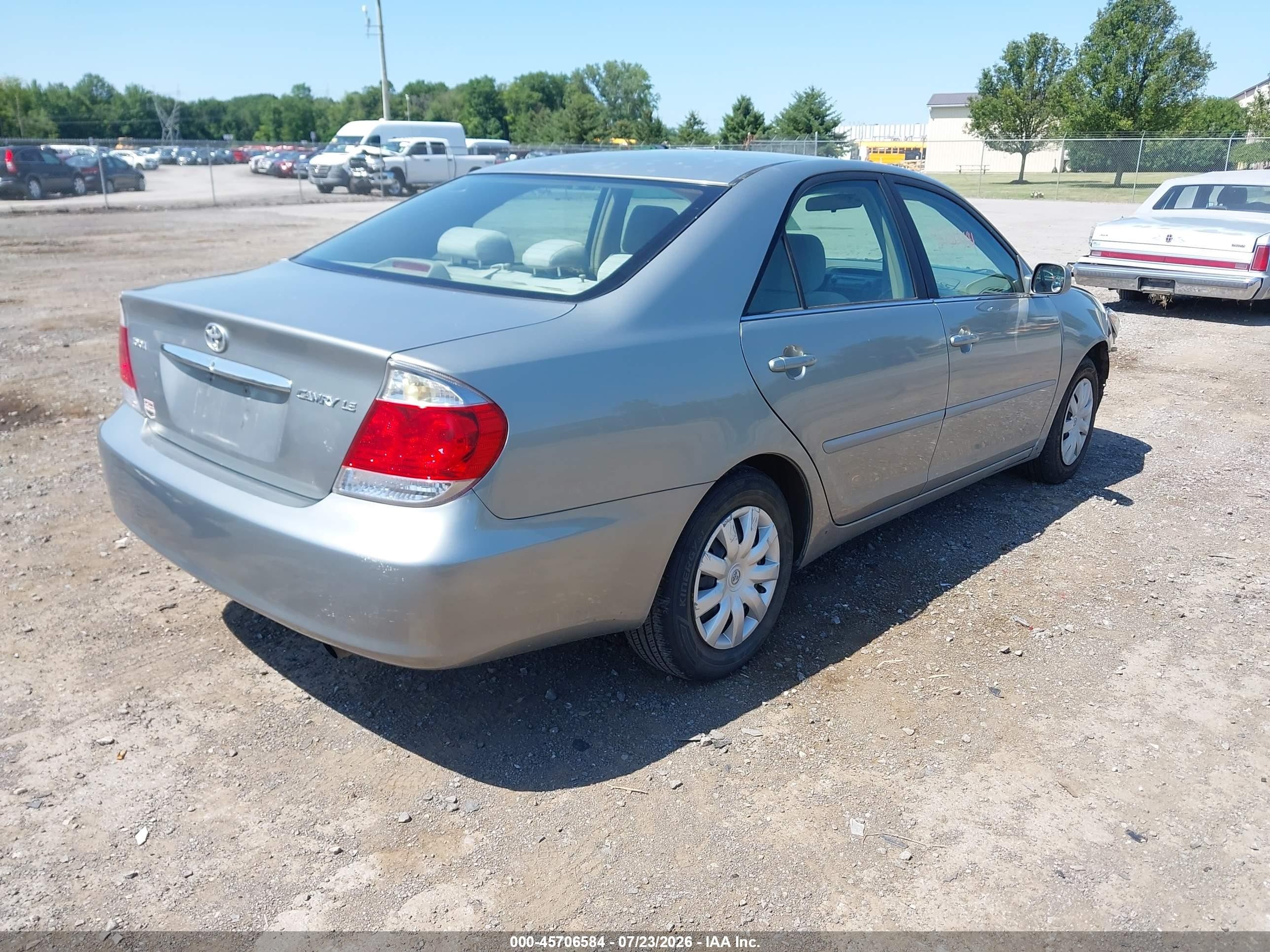 2005 Toyota Camry Le Серебряный vin: 4T1BE30K15U635379