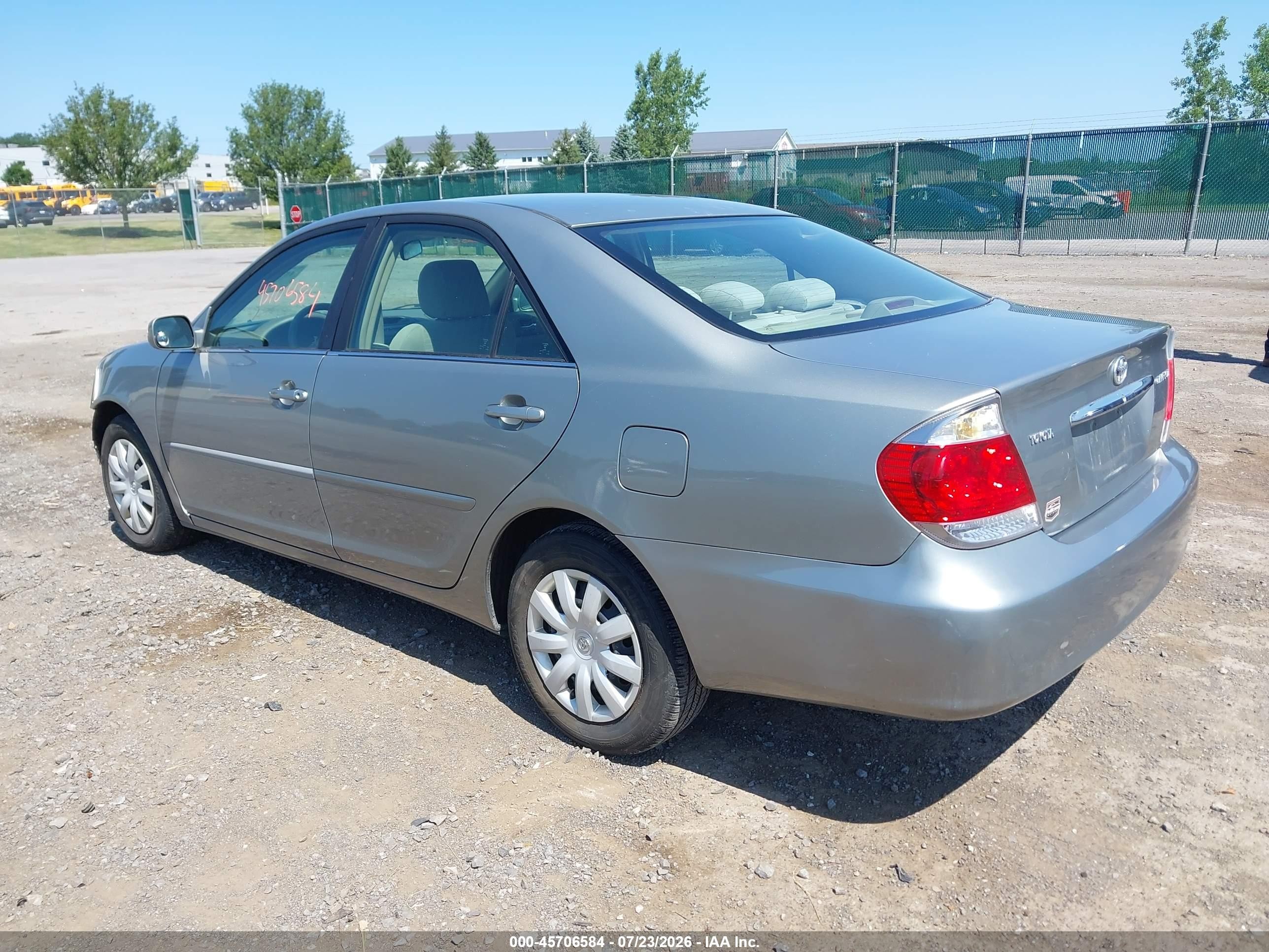 2005 Toyota Camry Le Серебряный vin: 4T1BE30K15U635379