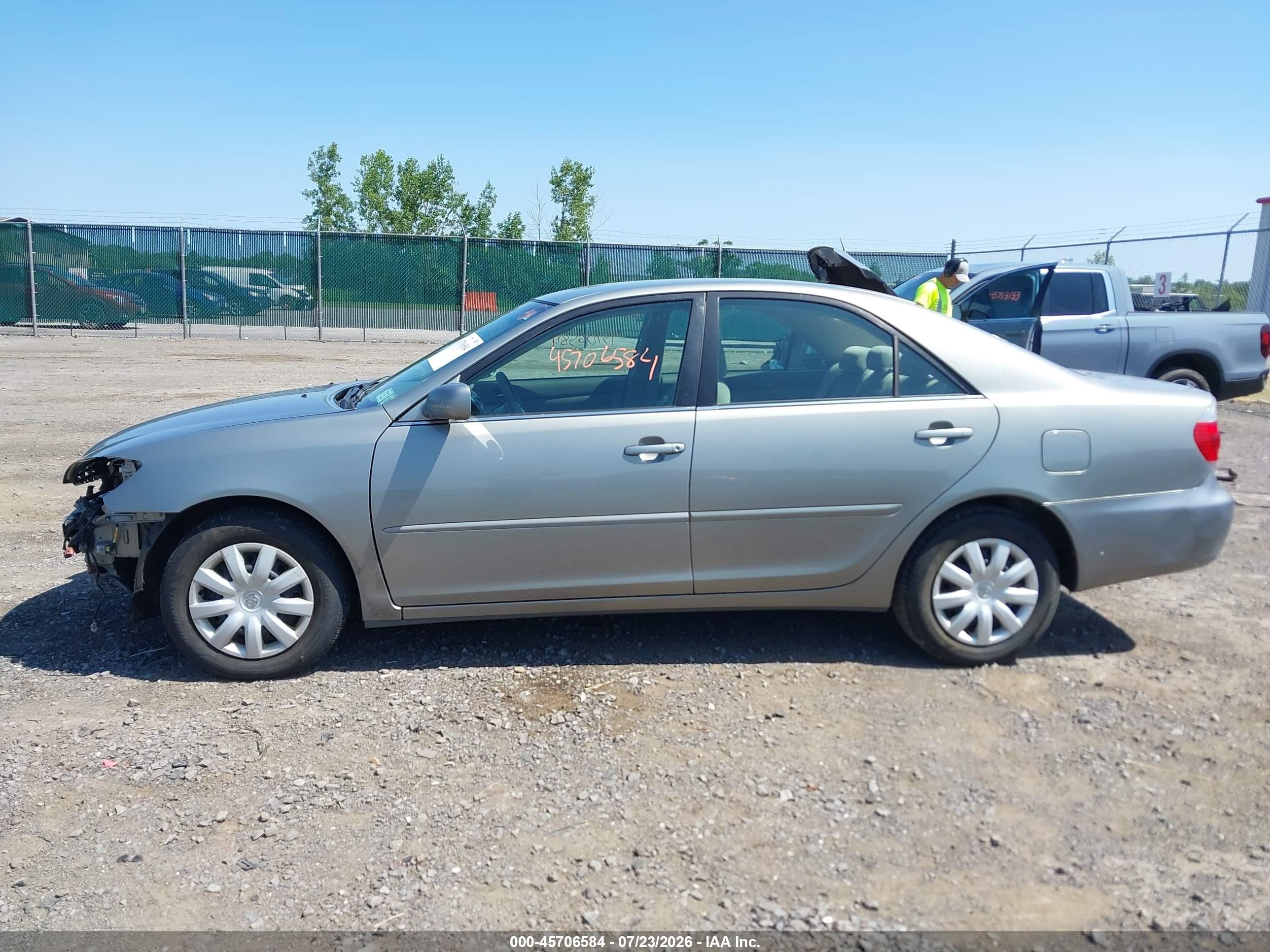 2005 Toyota Camry Le Серебряный vin: 4T1BE30K15U635379
