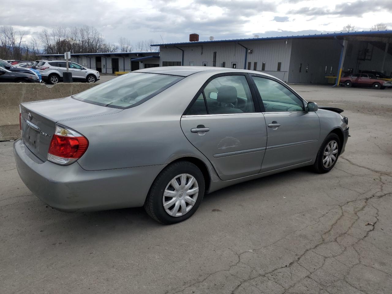 2005 Toyota Camry Le Gray vin: 4T1BE30K15U988124