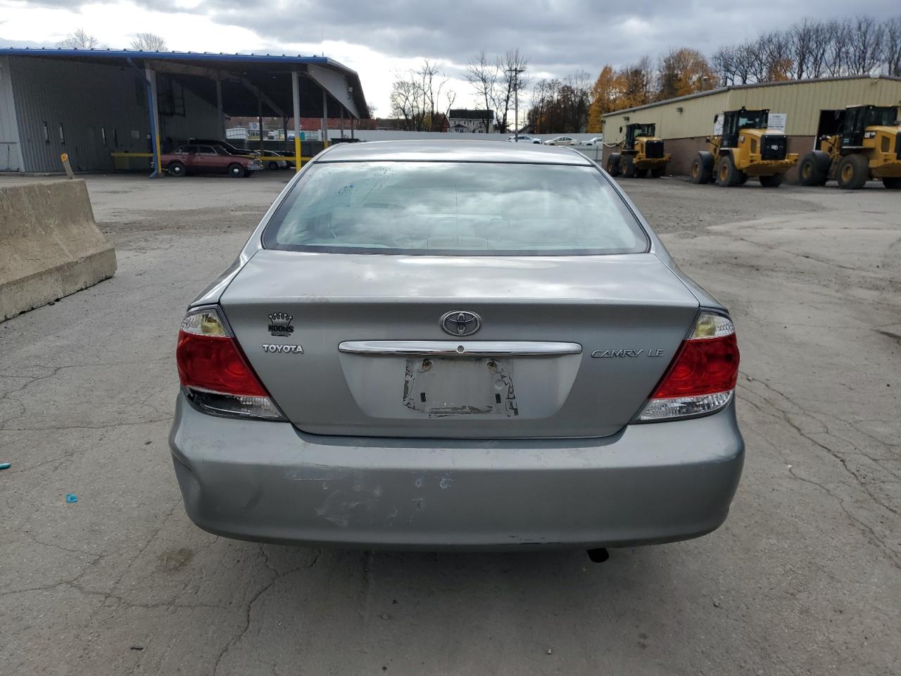 2005 Toyota Camry Le Gray vin: 4T1BE30K15U988124