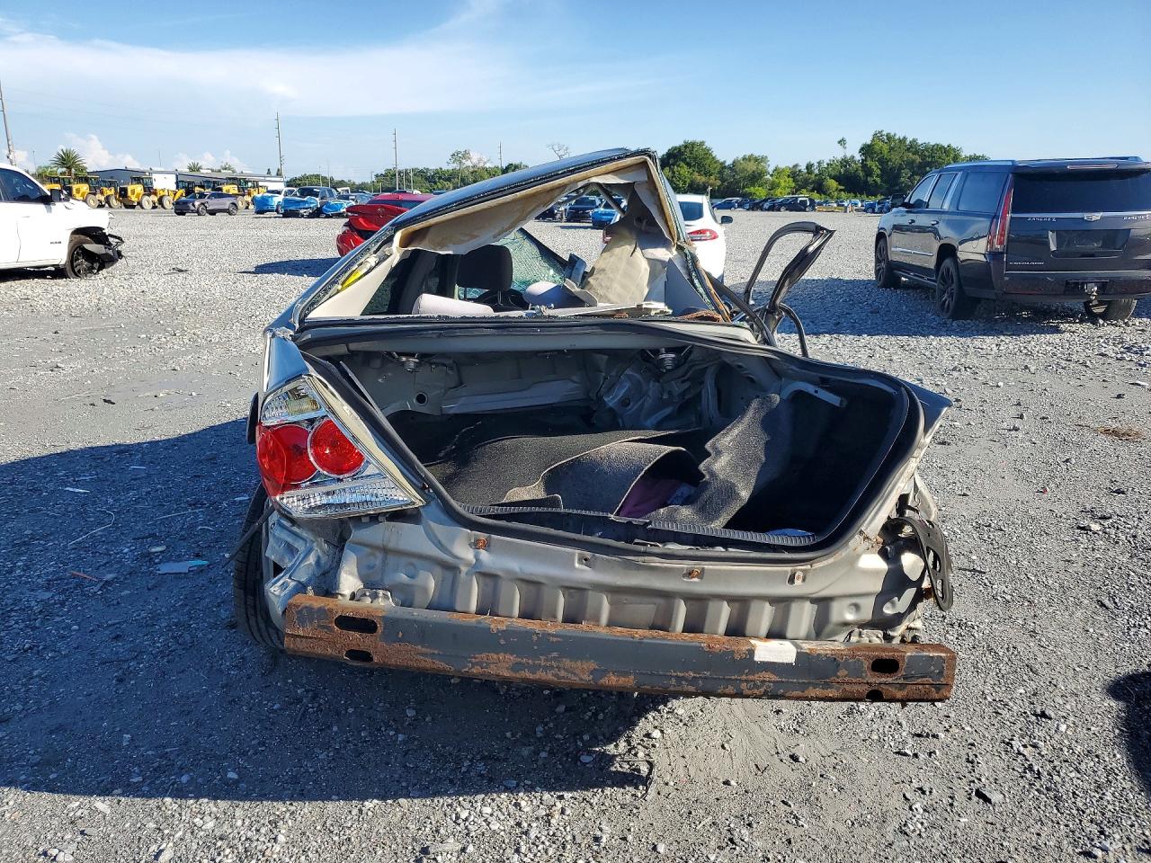 2005 Toyota Camry Le Gray vin: 4T1BE30K15U996160