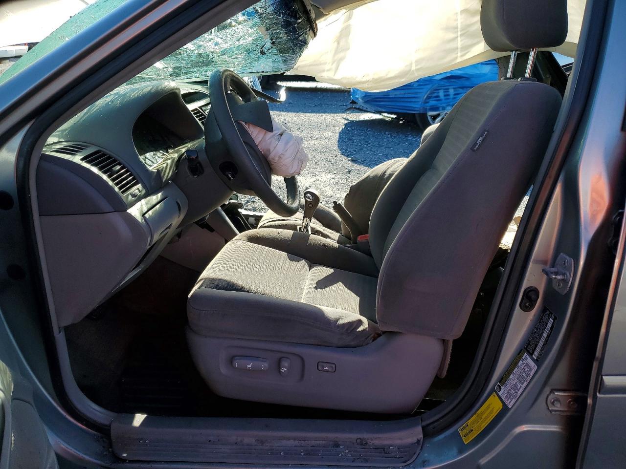 2005 Toyota Camry Le Gray vin: 4T1BE30K15U996160