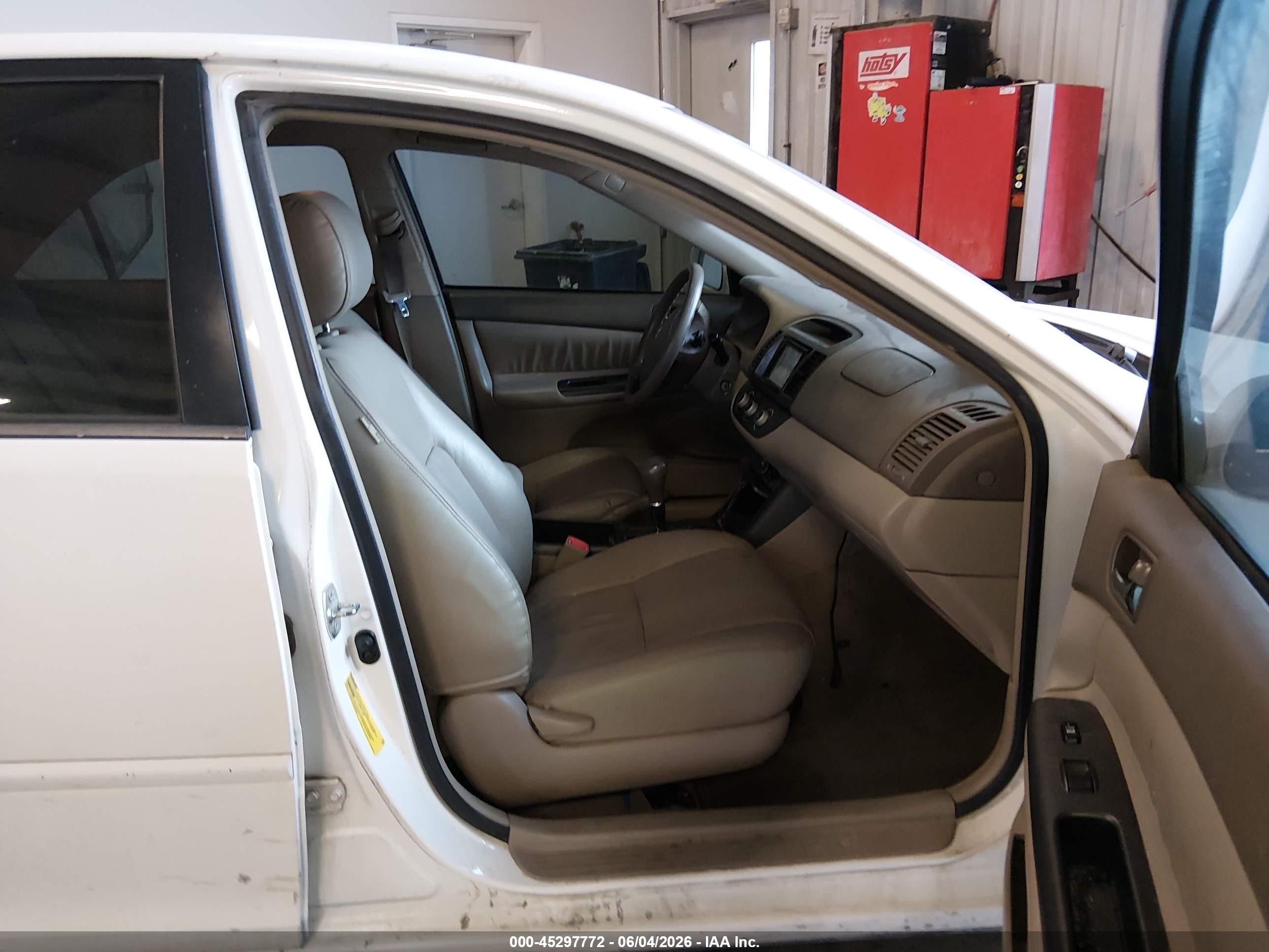 2006 Toyota Camry Le Белый vin: 4T1BE30K16U744443