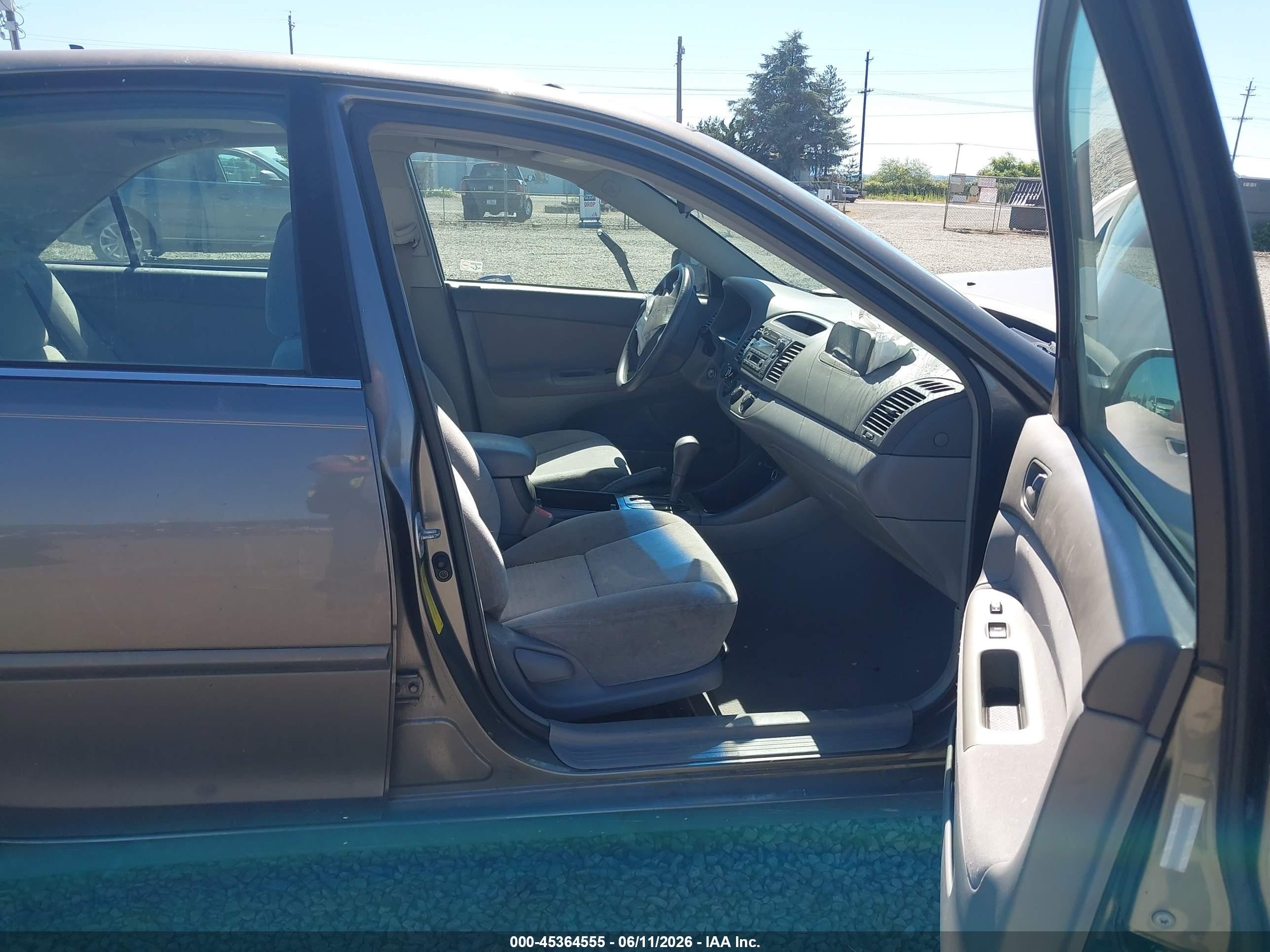 2002 Toyota Camry Le Brown vin: 4T1BE30K22U555861