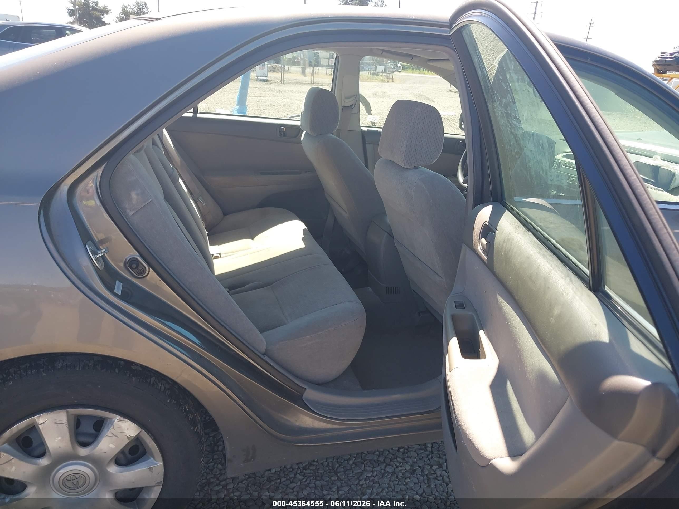2002 Toyota Camry Le Brown vin: 4T1BE30K22U555861