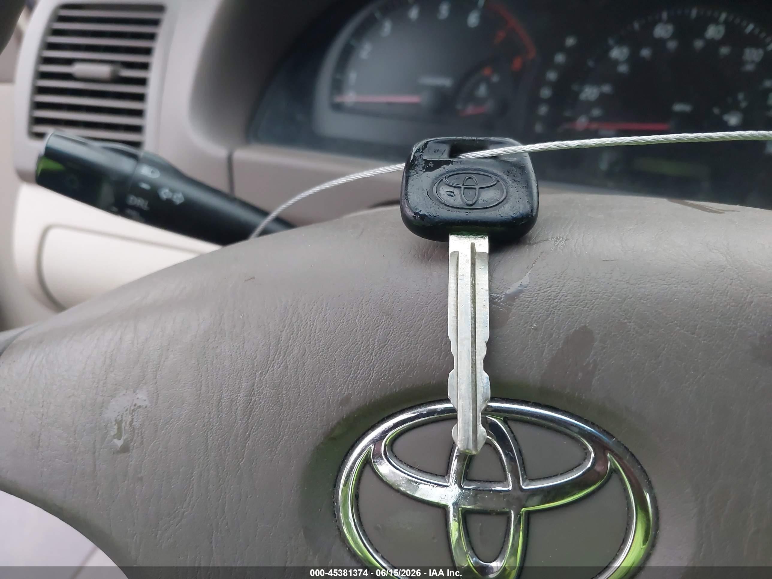 2003 Toyota Camry Le Золотой vin: 4T1BE30K23U149435