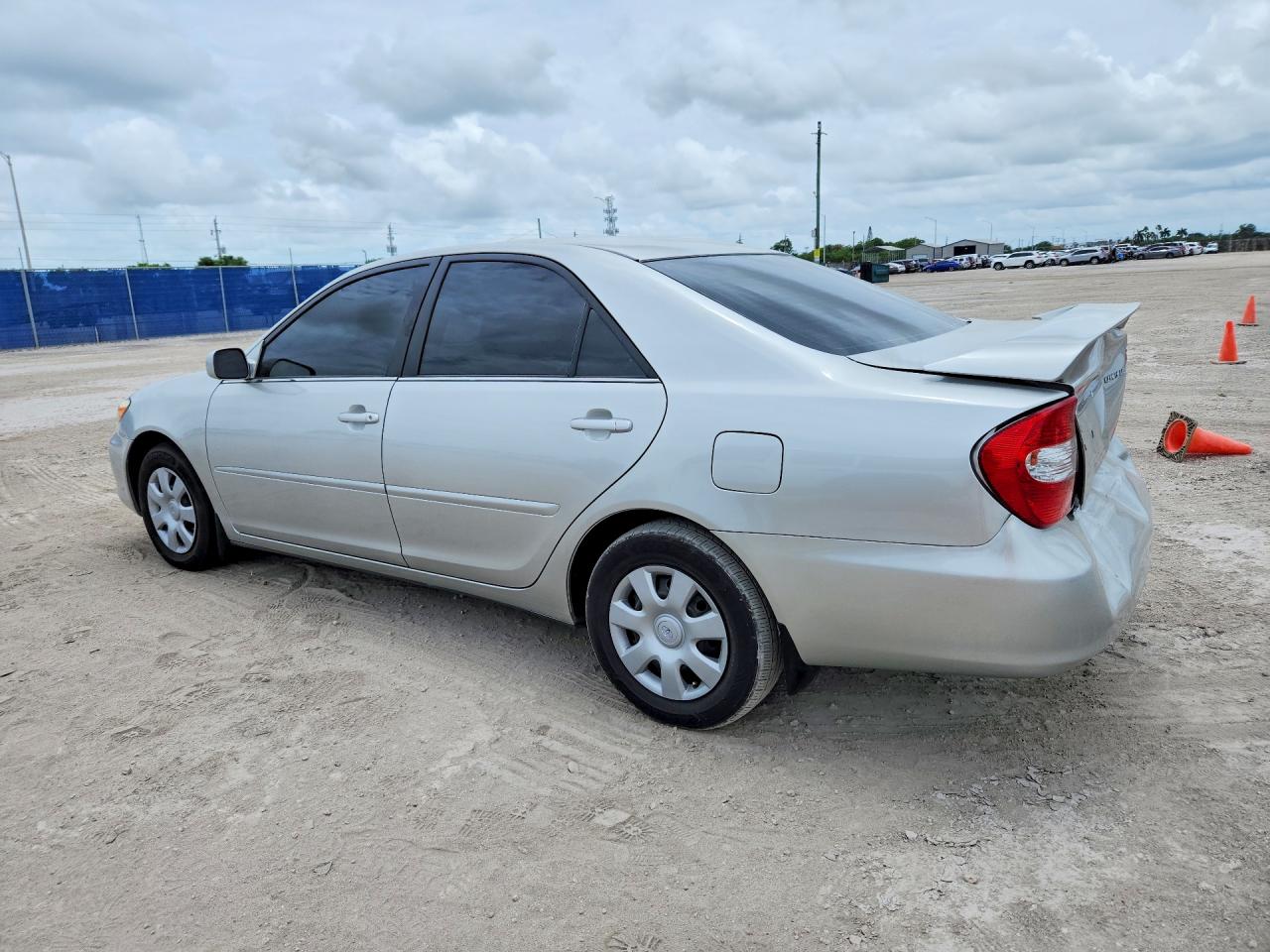 2004 Toyota Camry Le Silver vin: 4T1BE30K24U873952