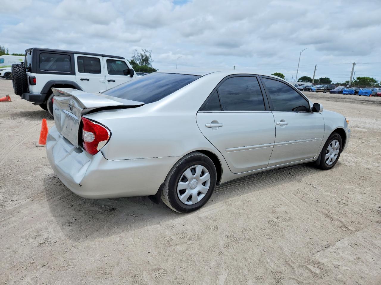 2004 Toyota Camry Le Silver vin: 4T1BE30K24U873952