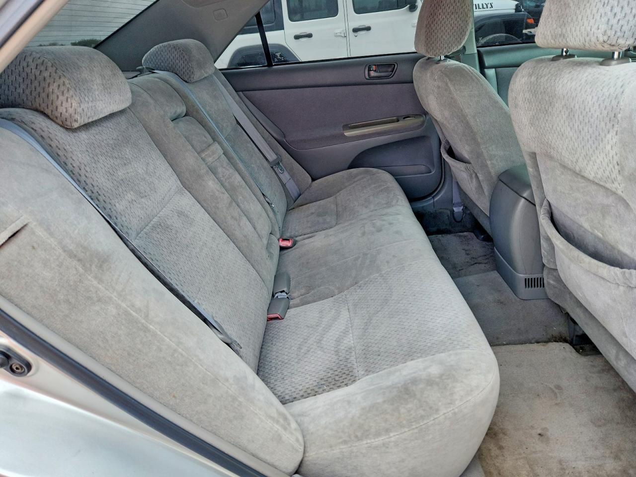 2004 Toyota Camry Le Silver vin: 4T1BE30K24U873952