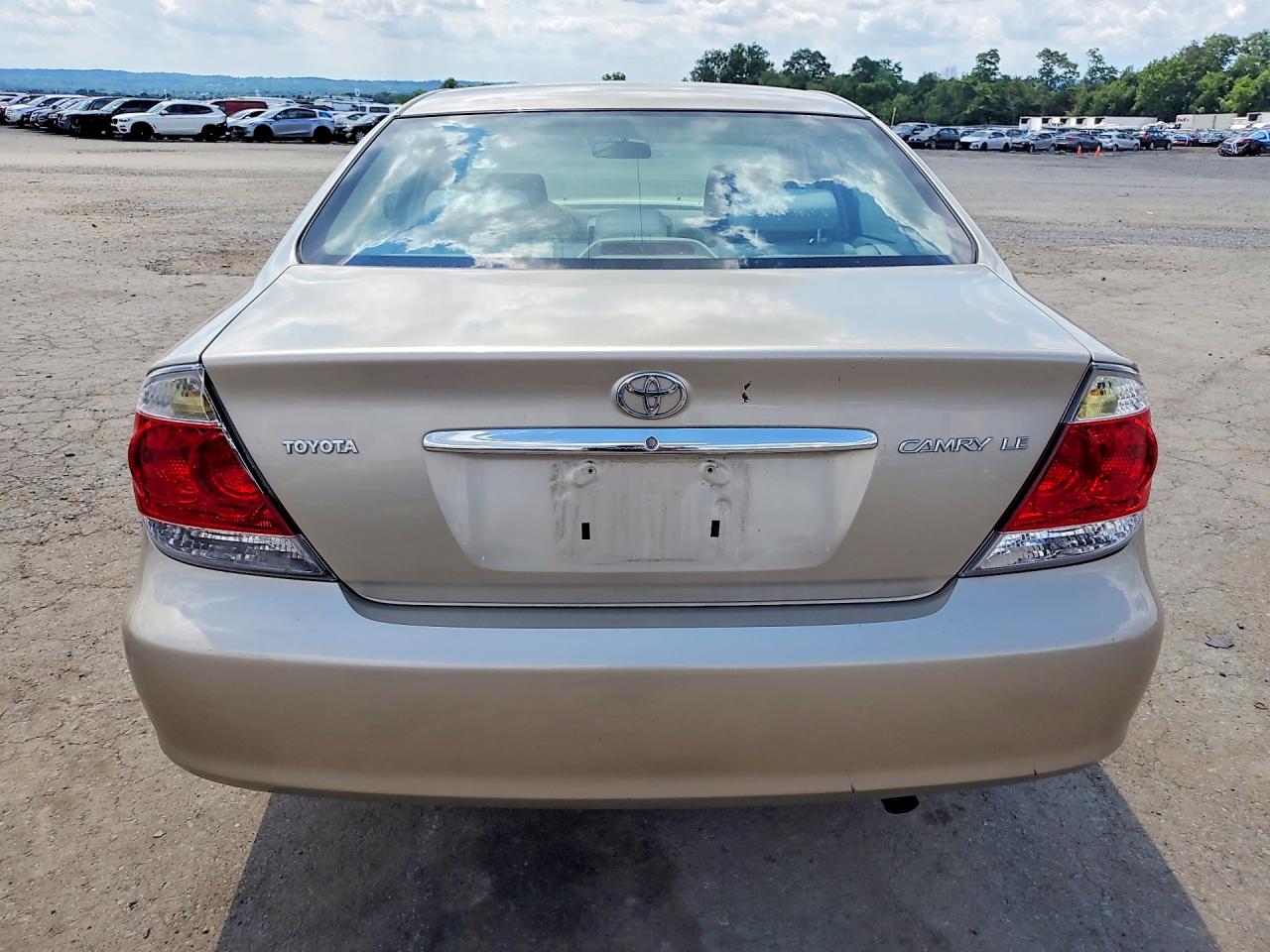 2005 Toyota Camry Le Tan vin: 4T1BE30K25U036054