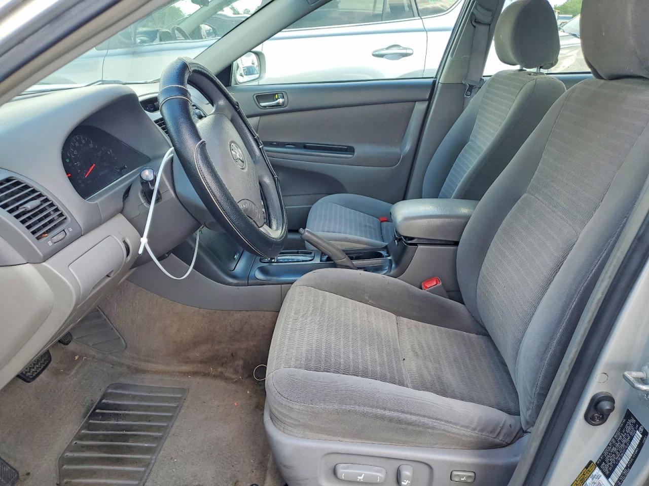 2005 Toyota Camry Le Silver vin: 4T1BE30K25U103817