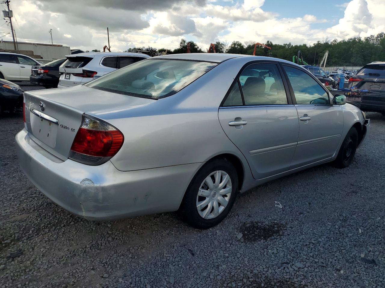 2005 Toyota Camry Le Silver vin: 4T1BE30K25U103817
