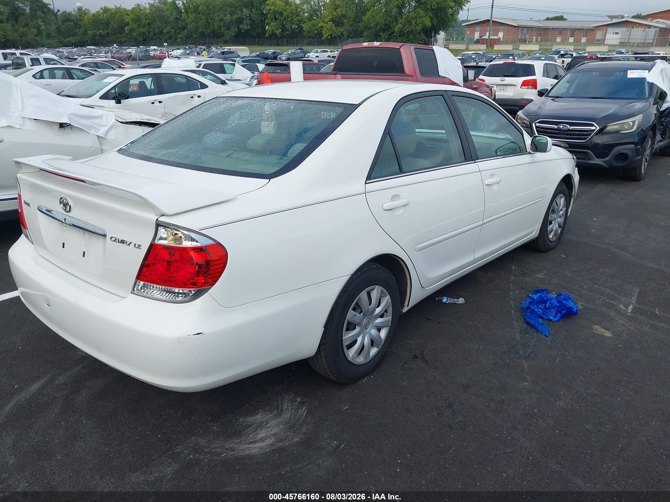 2005 Toyota Camry Le White vin: 4T1BE30K25U423624