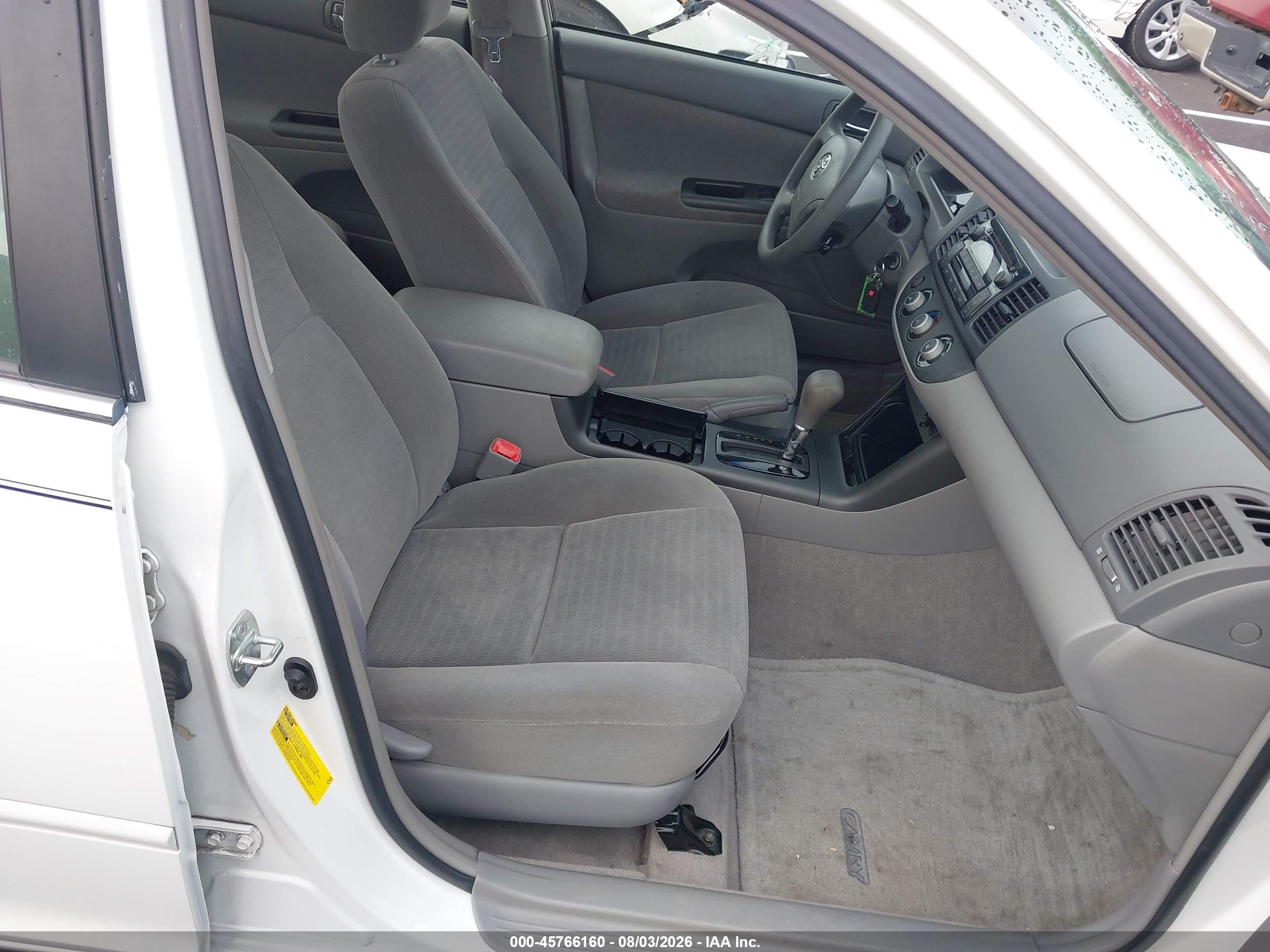 2005 Toyota Camry Le White vin: 4T1BE30K25U423624