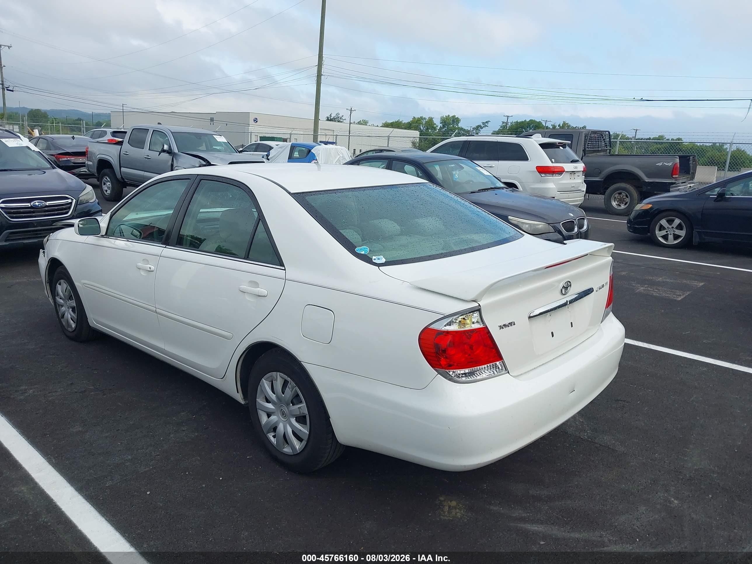 2005 Toyota Camry Le White vin: 4T1BE30K25U423624