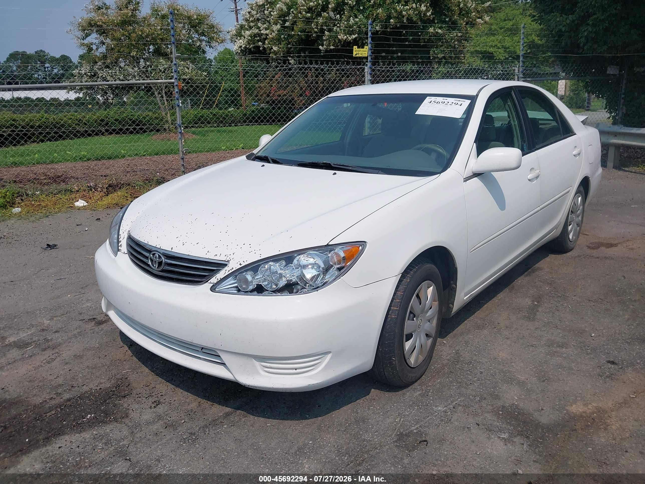 2005 Toyota Camry Le White vin: 4T1BE30K25U428757