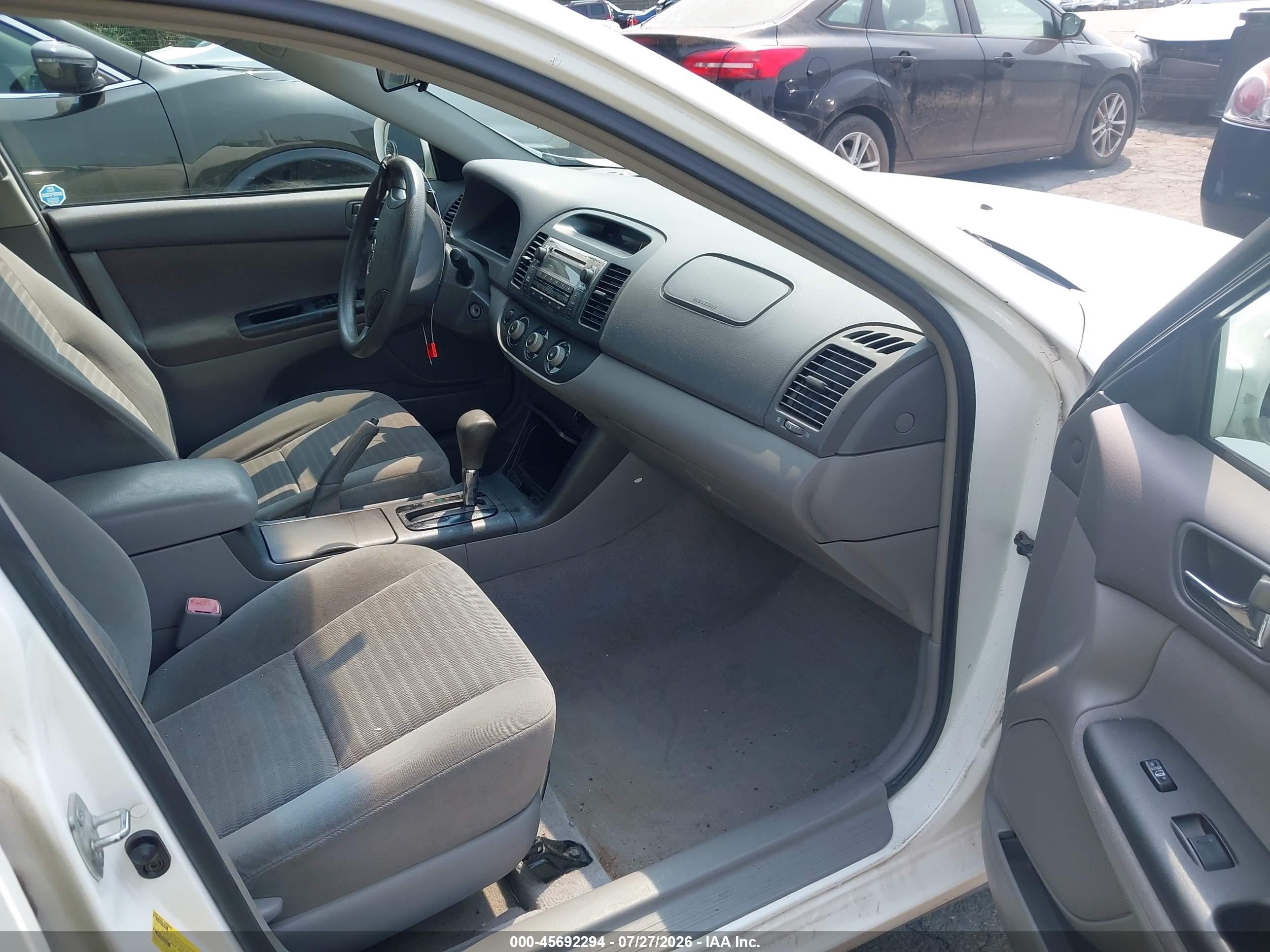 2005 Toyota Camry Le White vin: 4T1BE30K25U428757