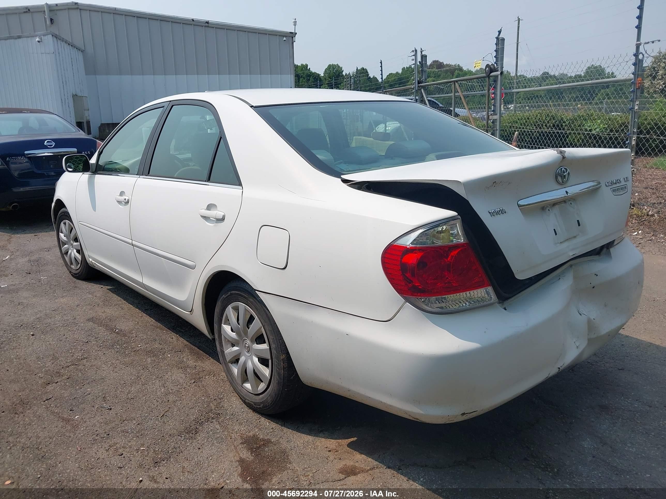 2005 Toyota Camry Le White vin: 4T1BE30K25U428757
