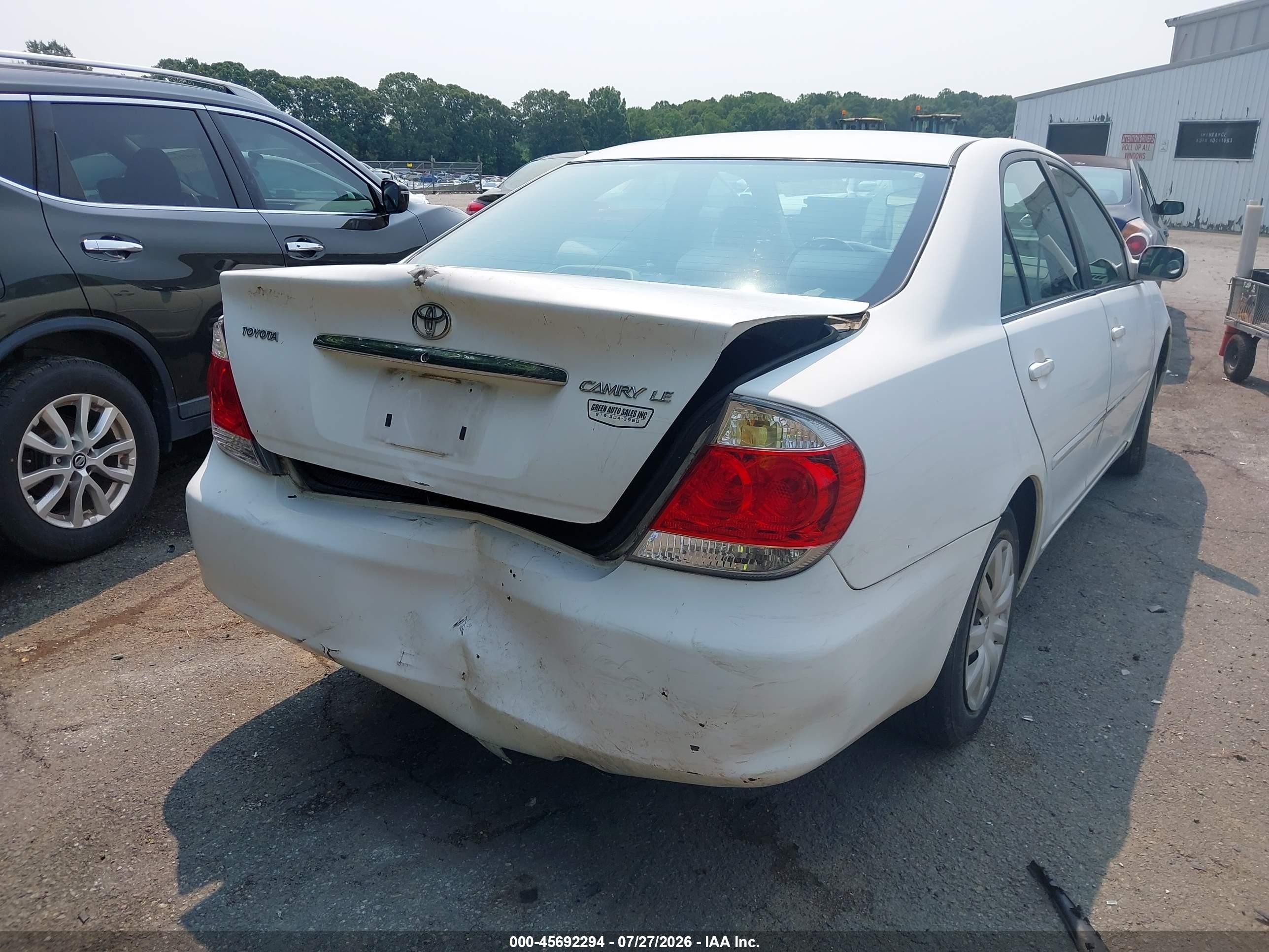2005 Toyota Camry Le White vin: 4T1BE30K25U428757