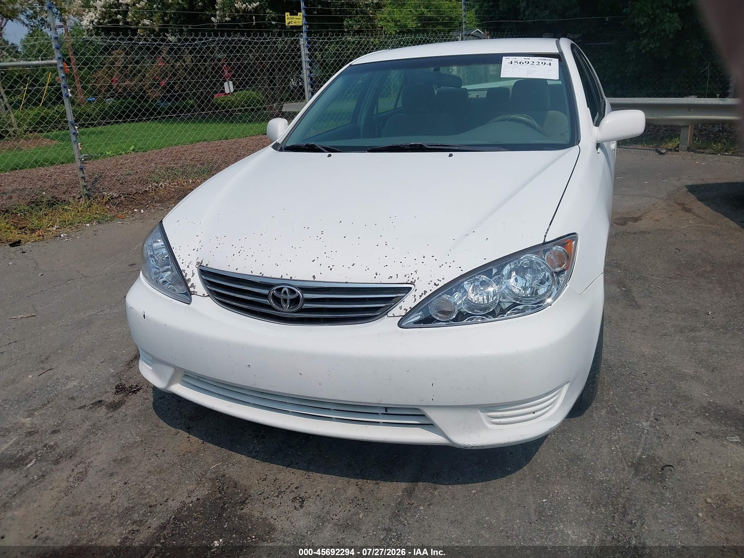 2005 Toyota Camry Le White vin: 4T1BE30K25U428757