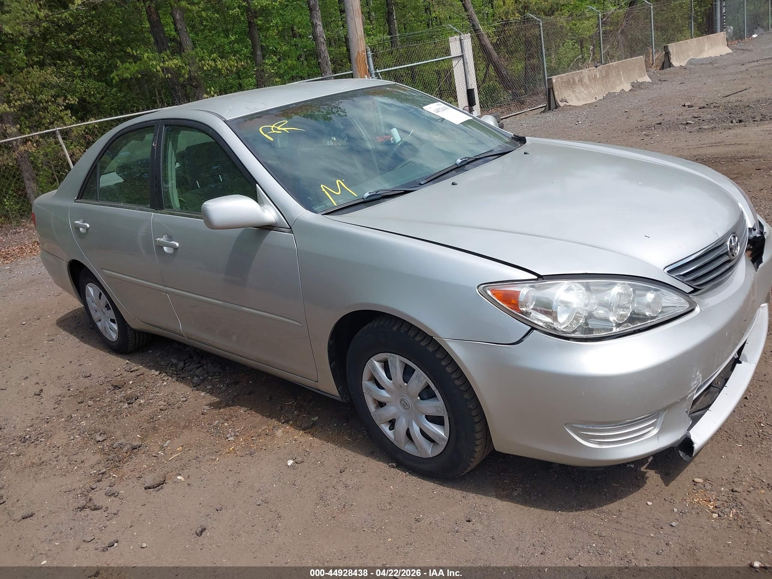 2005 Toyota Camry Le Silver vin: 4T1BE30K25U518944
