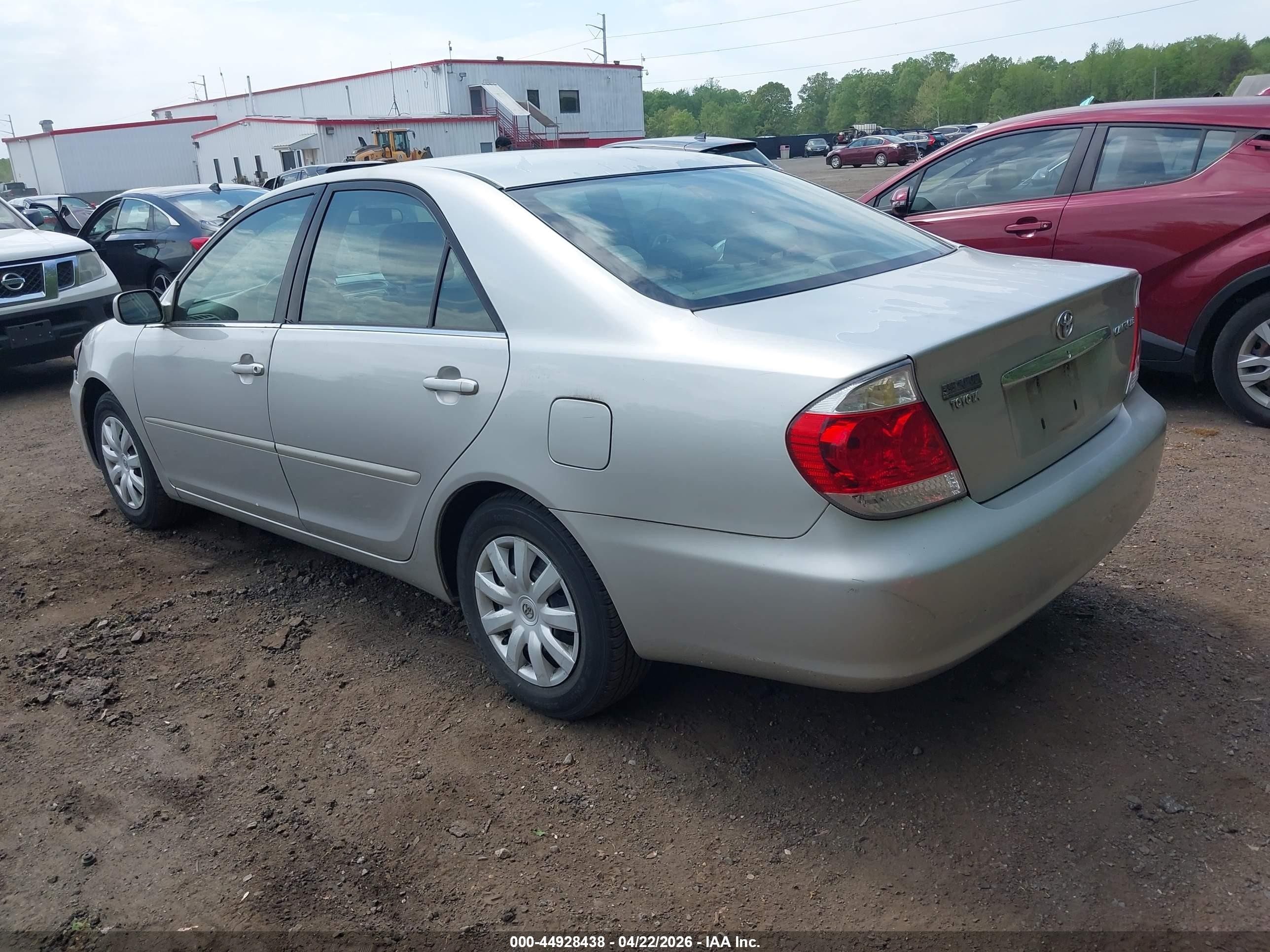 2005 Toyota Camry Le Silver vin: 4T1BE30K25U518944