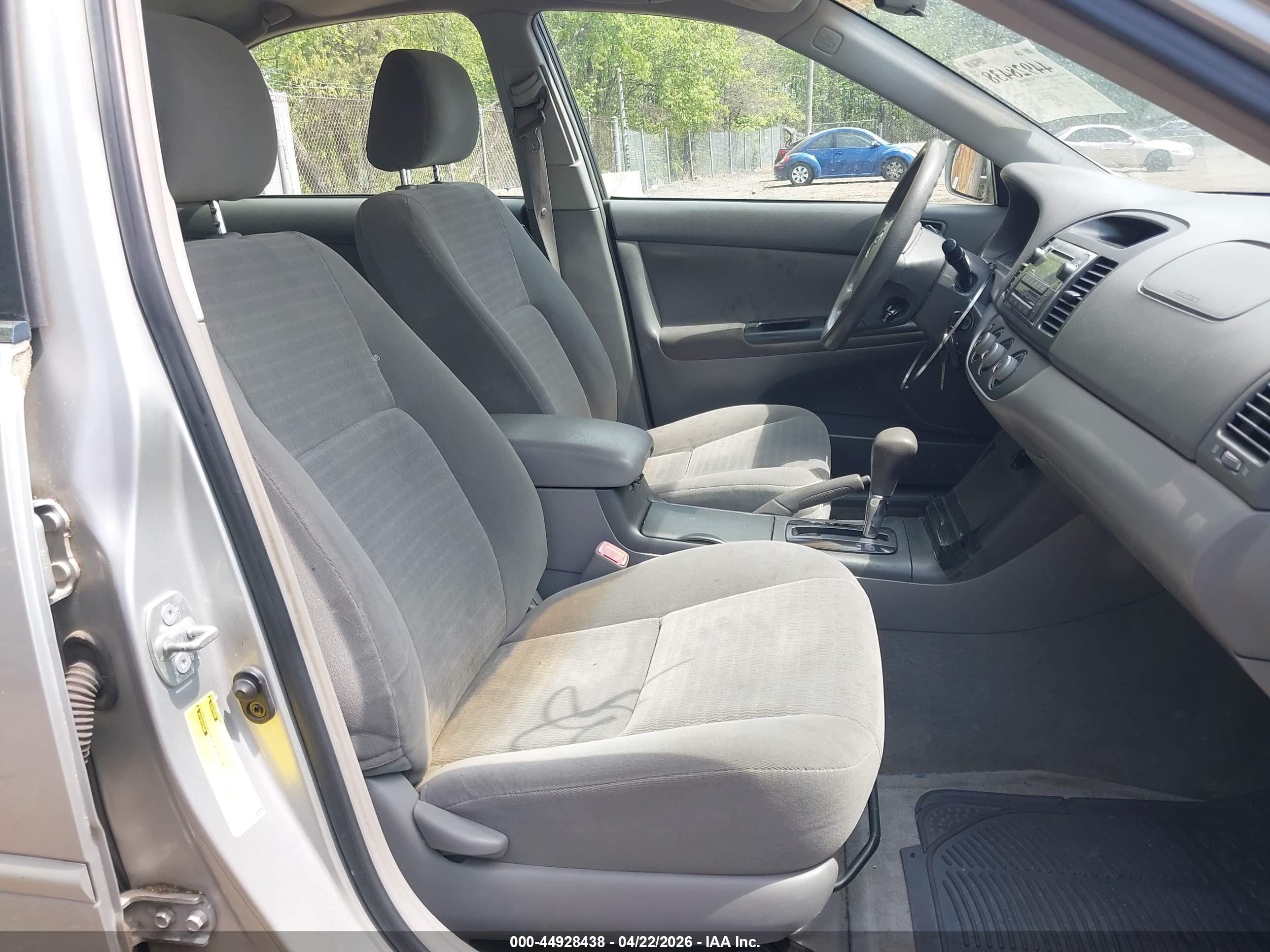 2005 Toyota Camry Le Silver vin: 4T1BE30K25U518944