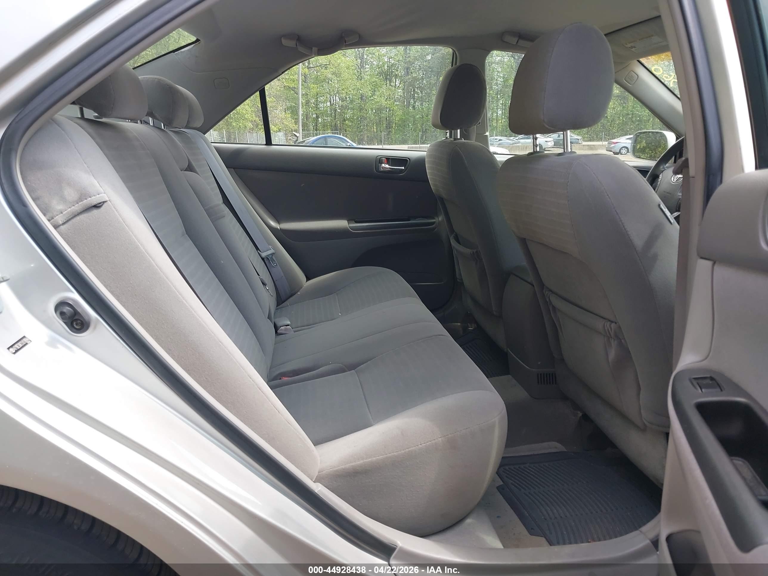 2005 Toyota Camry Le Silver vin: 4T1BE30K25U518944