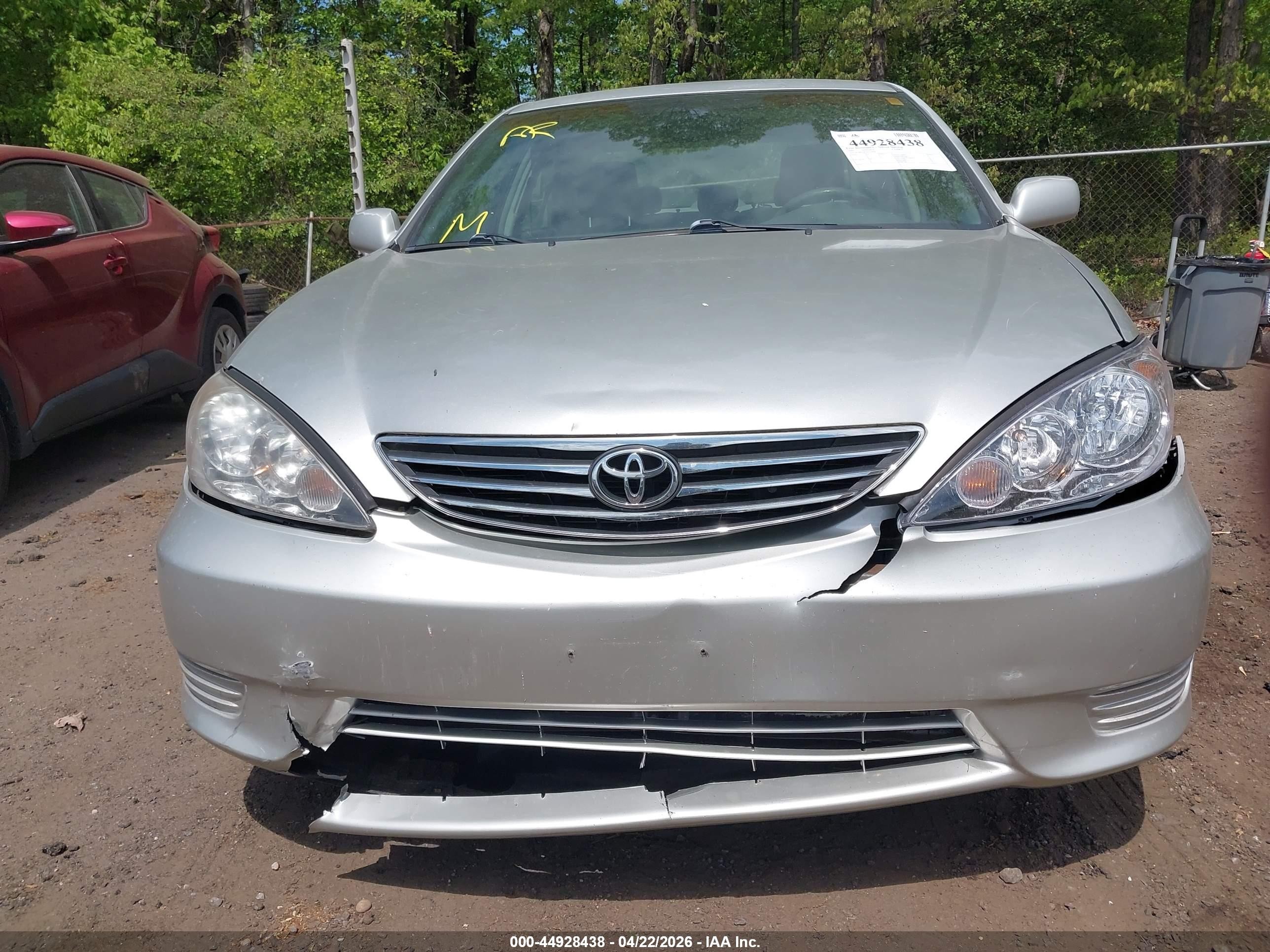 2005 Toyota Camry Le Silver vin: 4T1BE30K25U518944