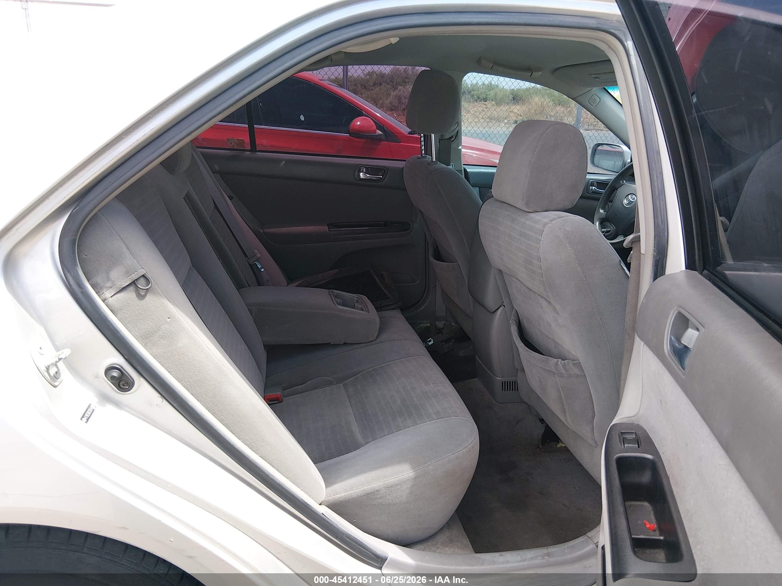 2005 Toyota Camry Le Silver vin: 4T1BE30K25U544069