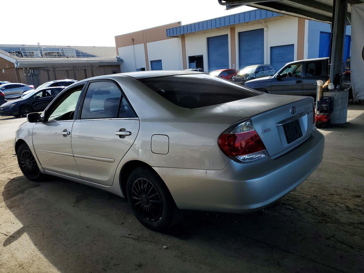 2005 Toyota Camry Le Серебряный vin: 4T1BE30K25U969565