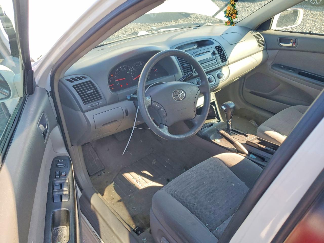 2006 Toyota Camry Le White vin: 4T1BE30K26U743575